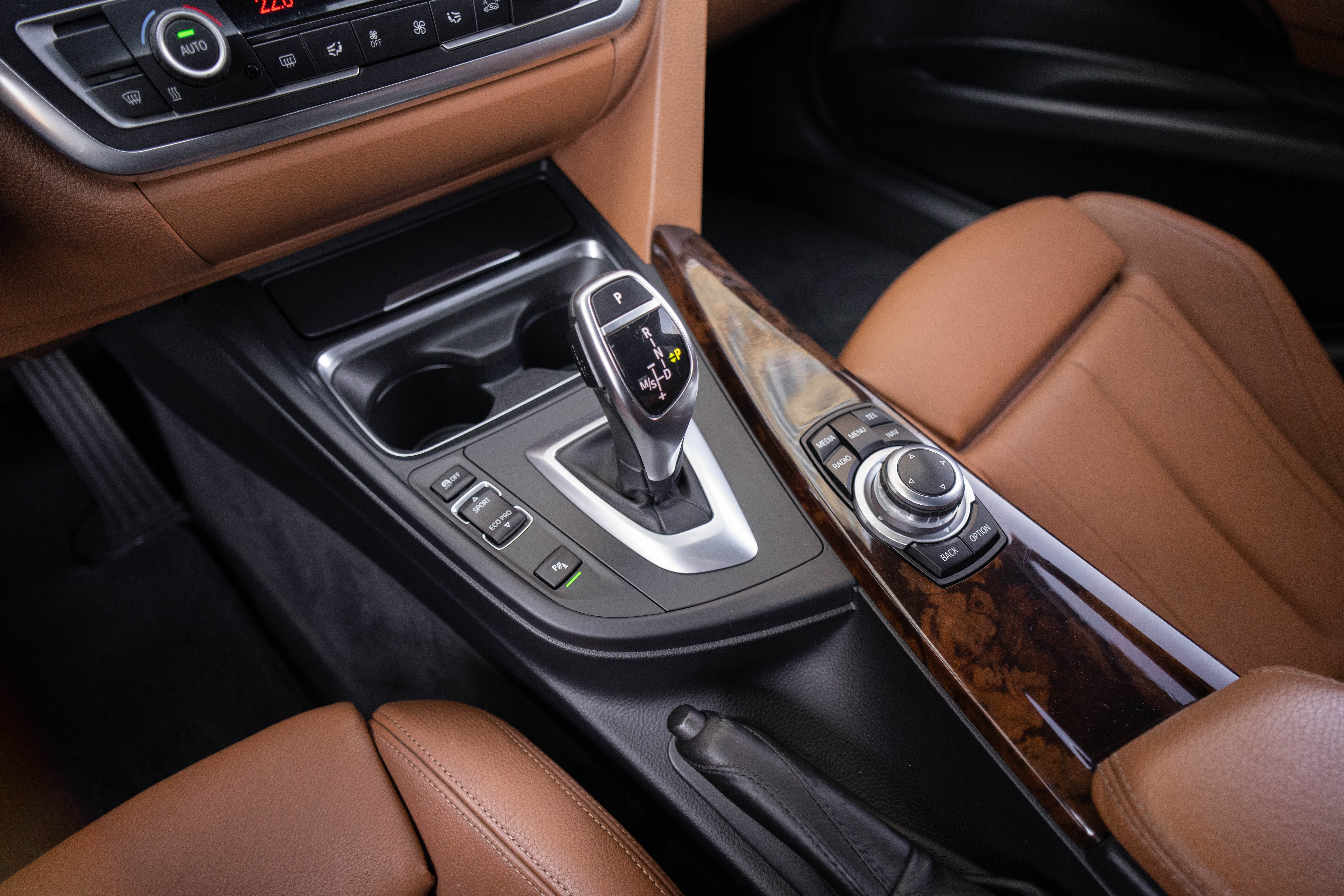 Car image 24