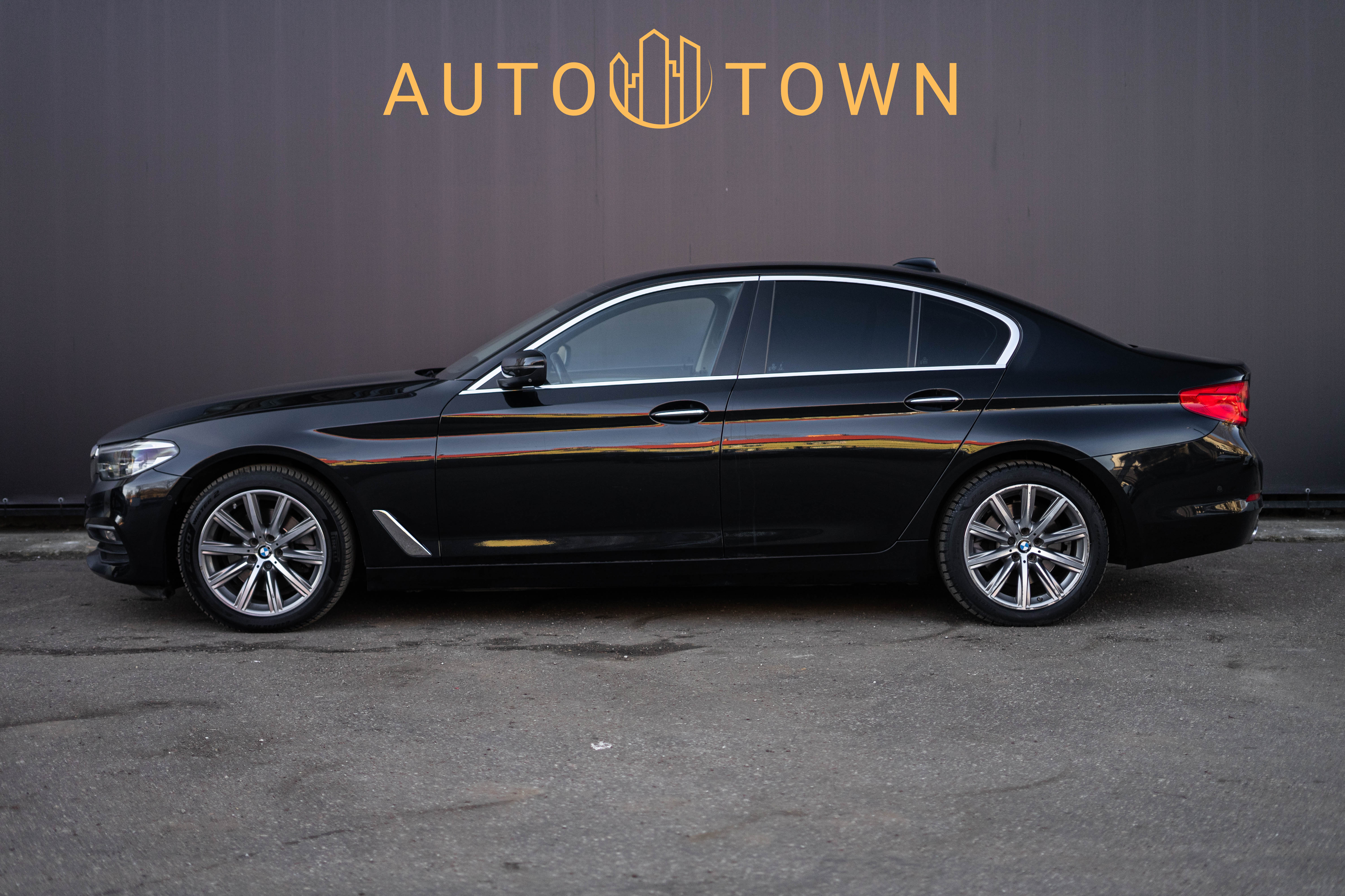 Car image 10