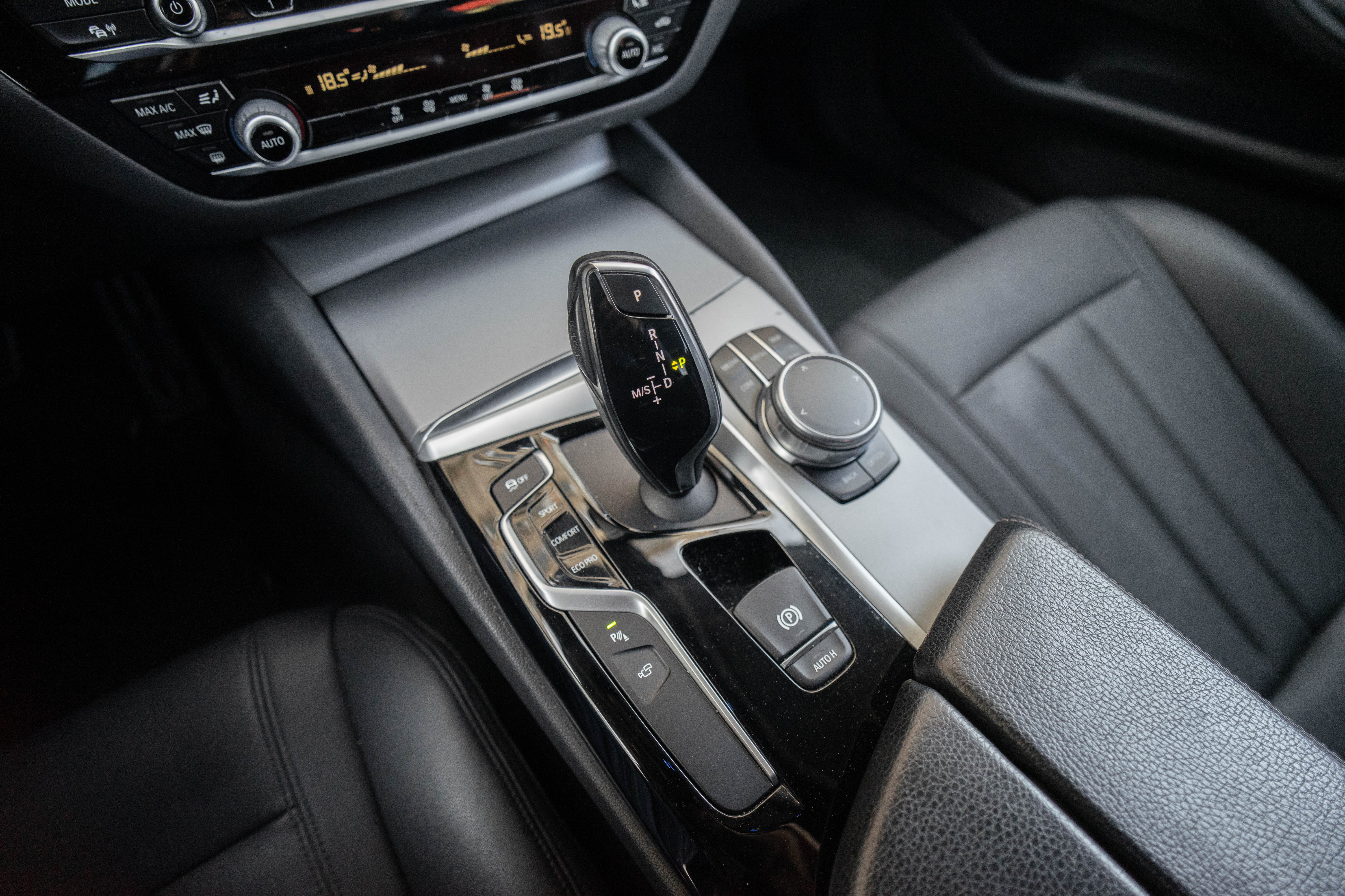 Car image 24