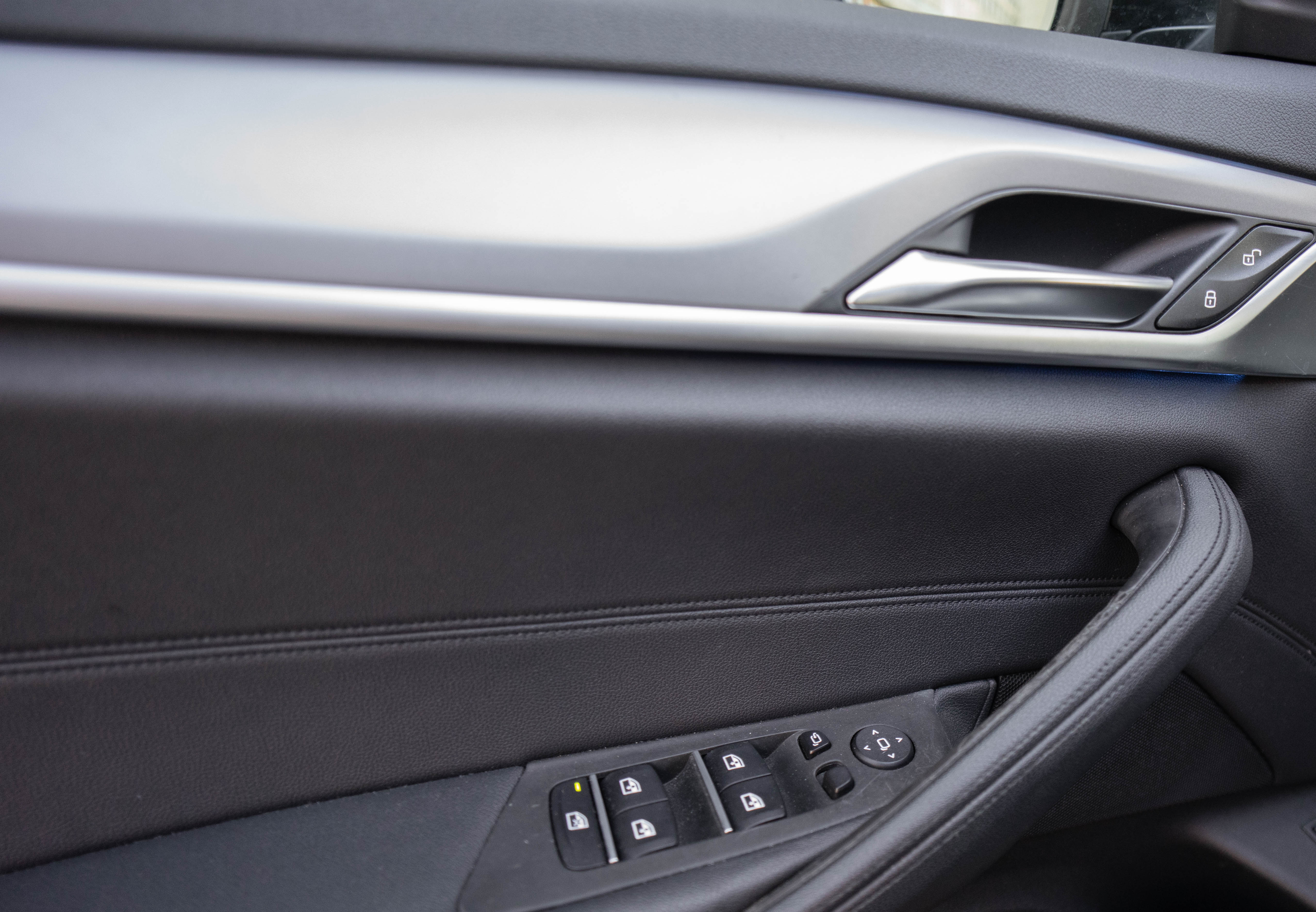 Car image 27