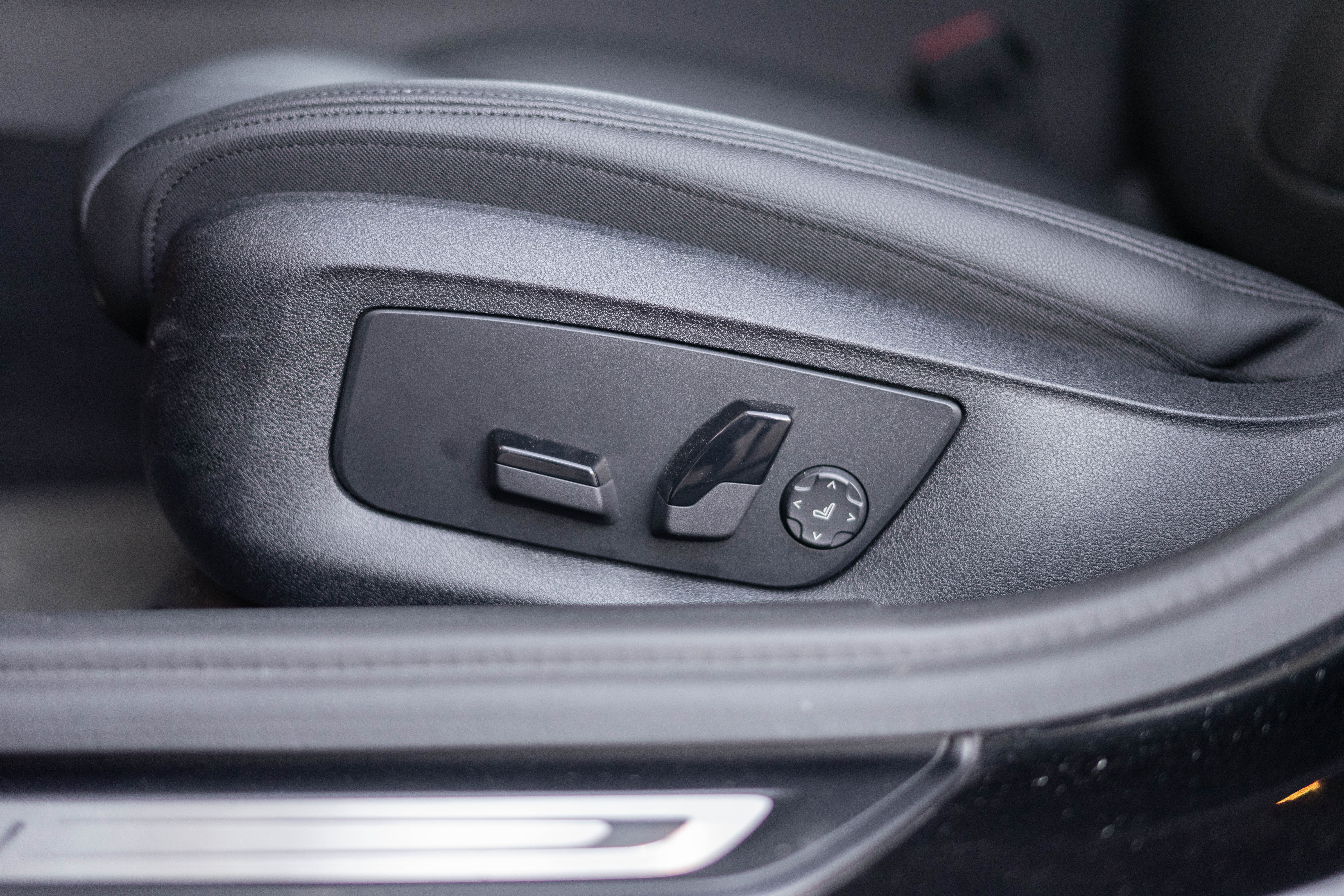 Car image 29