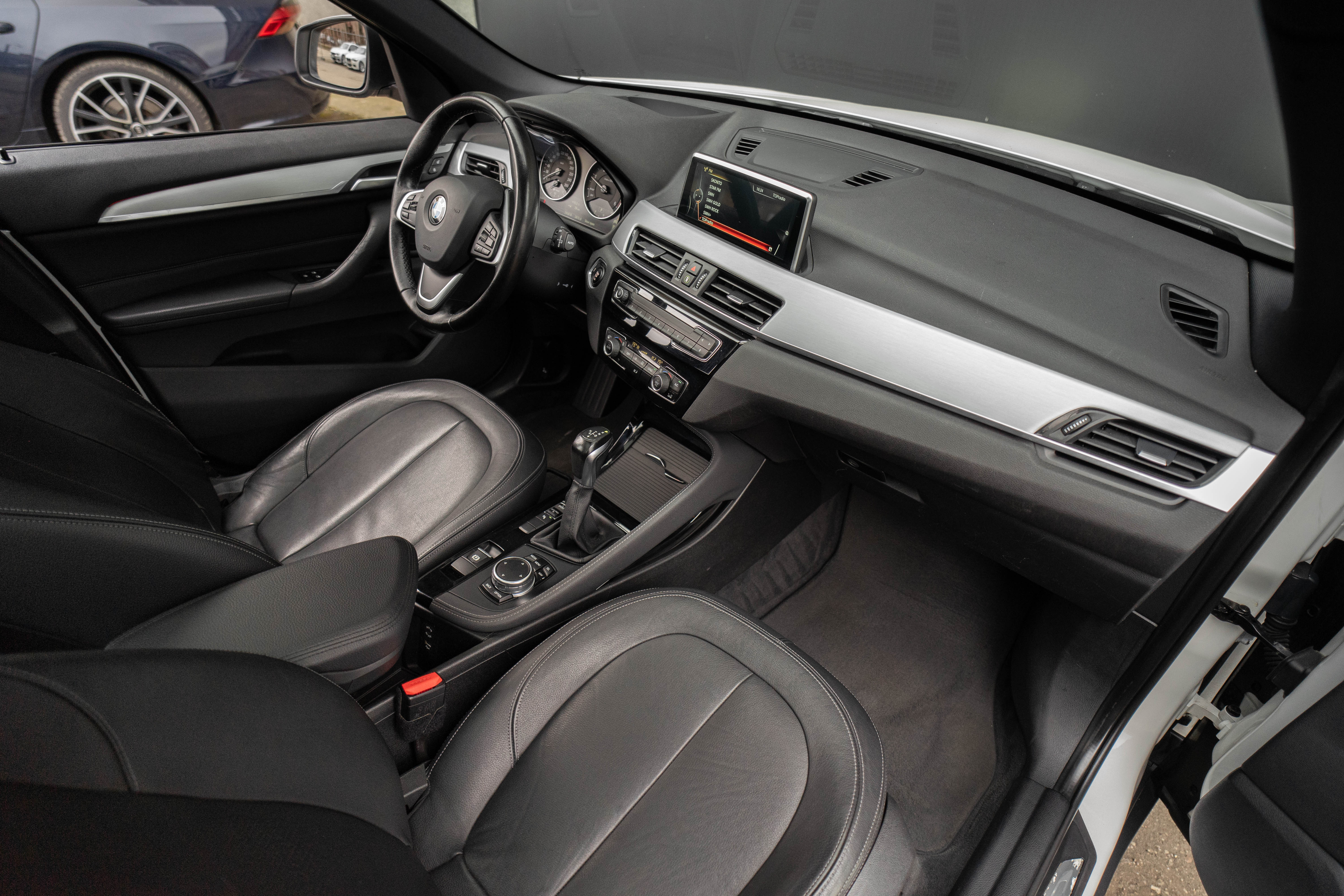 Car image 30