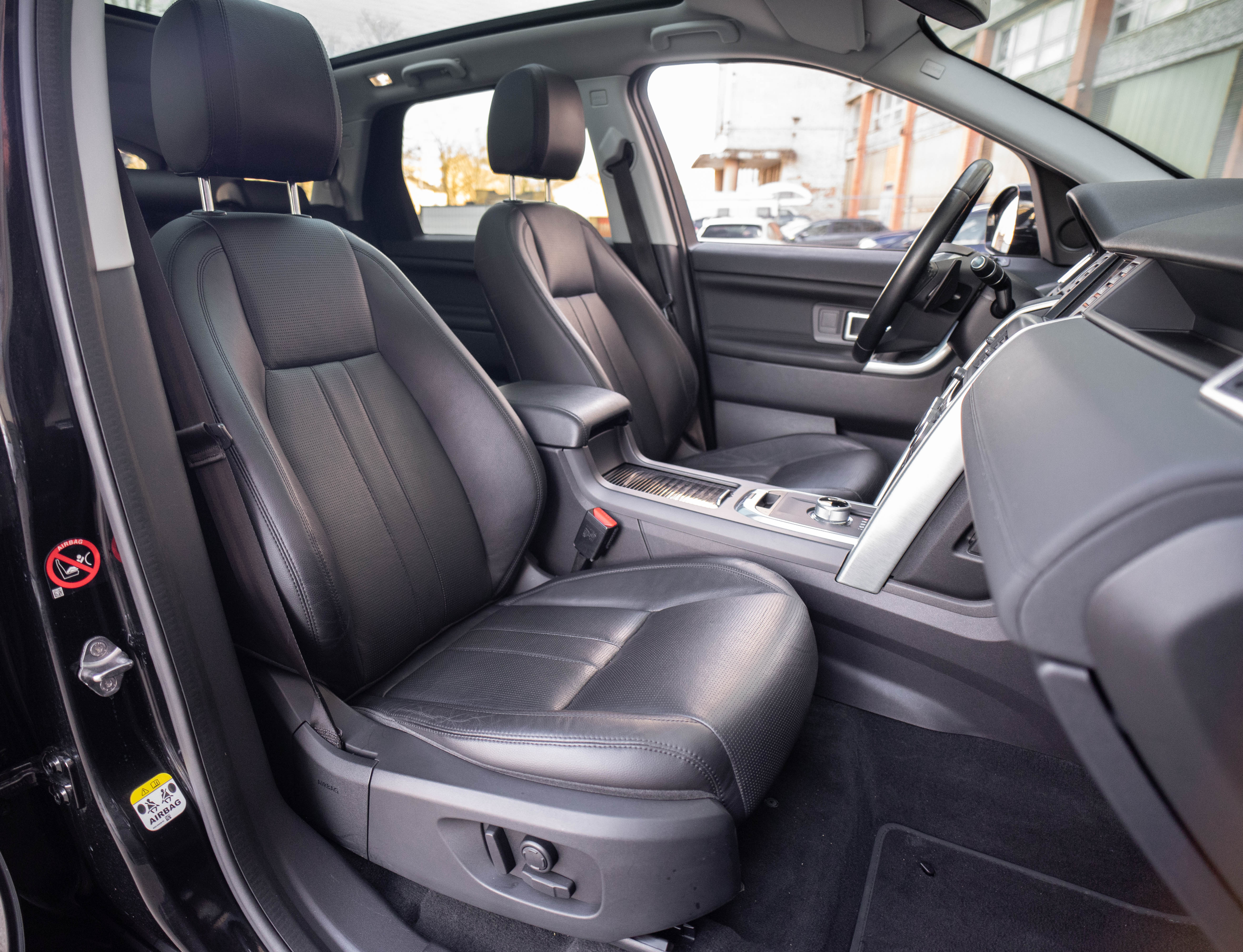 Car image 25