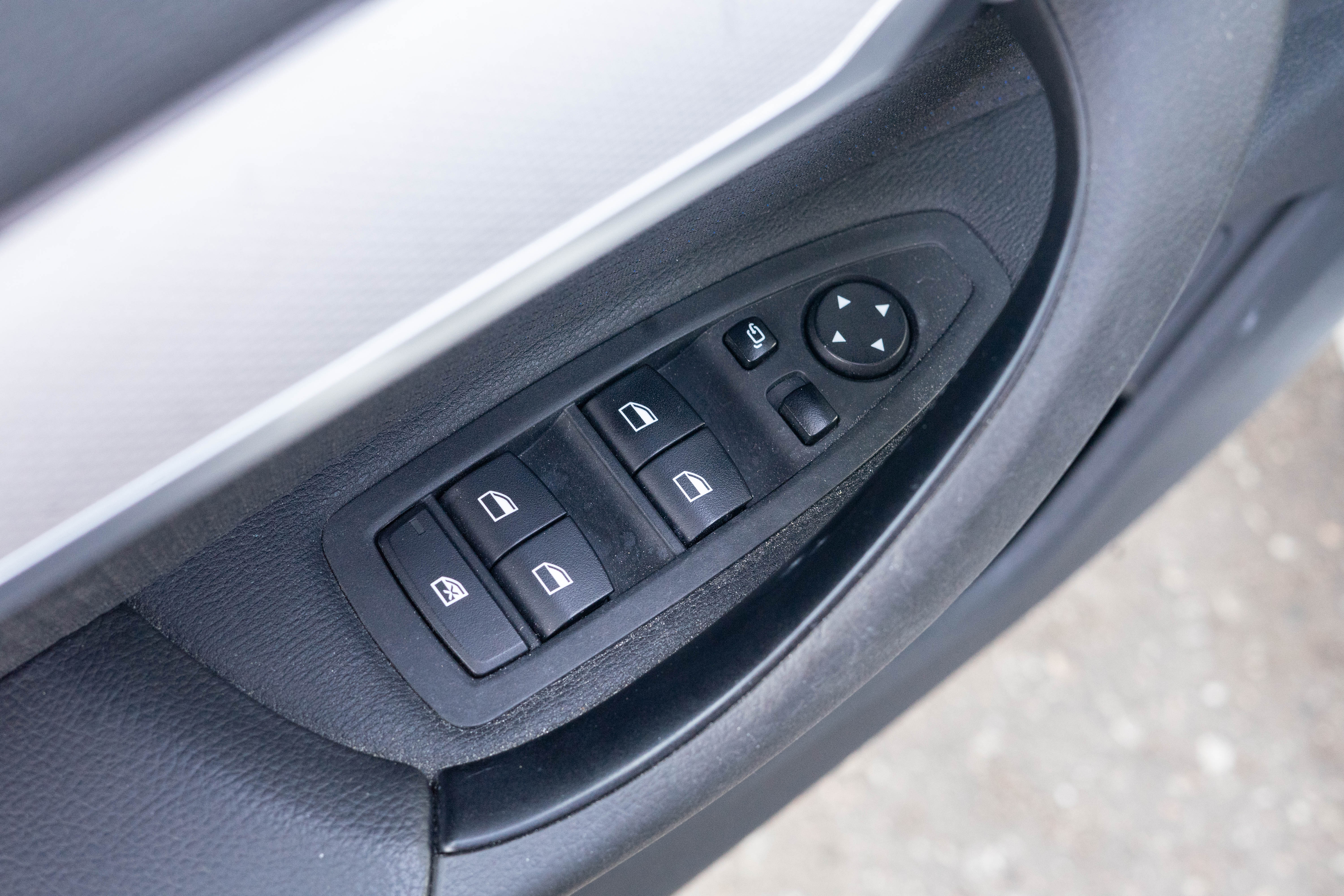 Car image 28