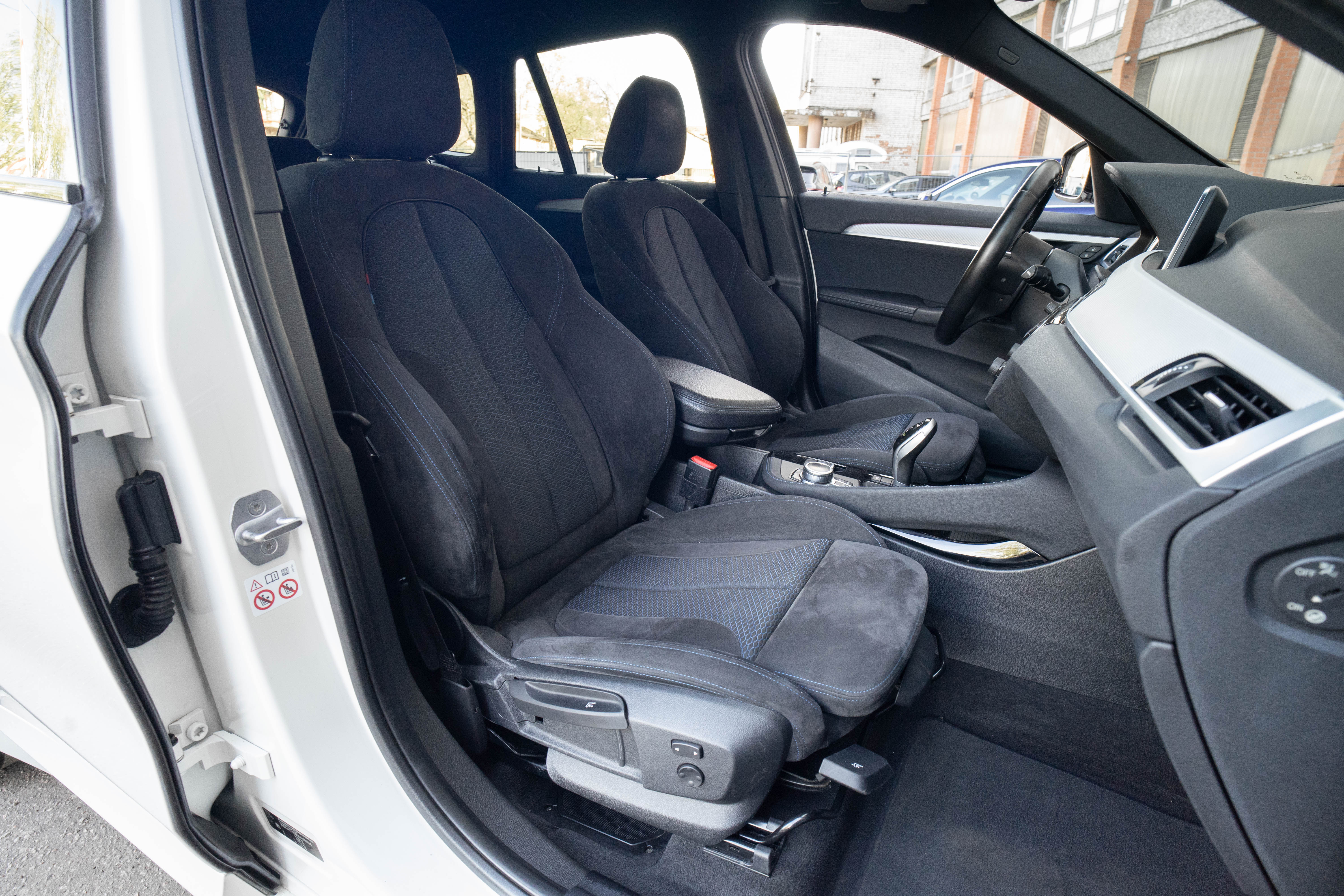 Car image 30
