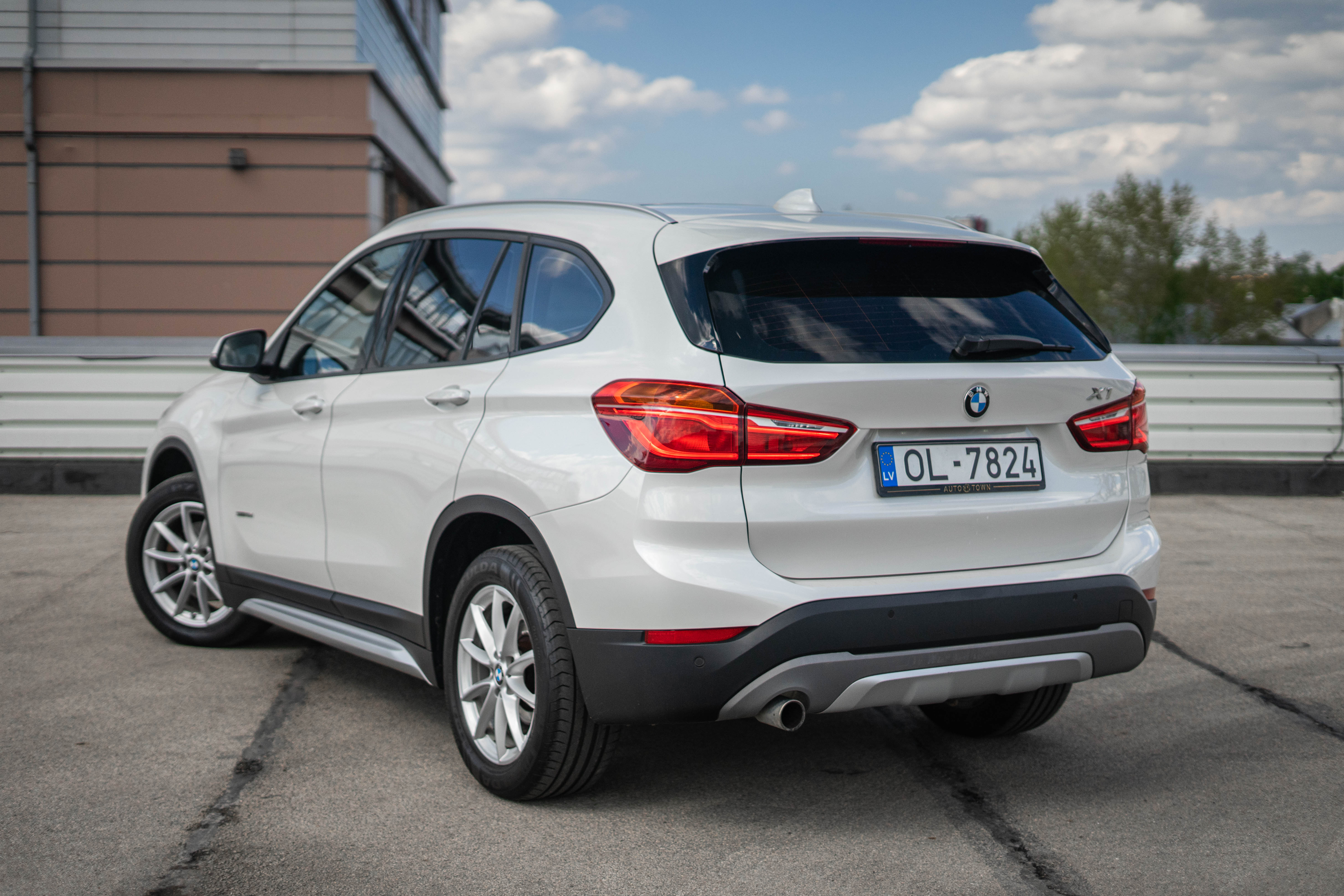 Car image 8