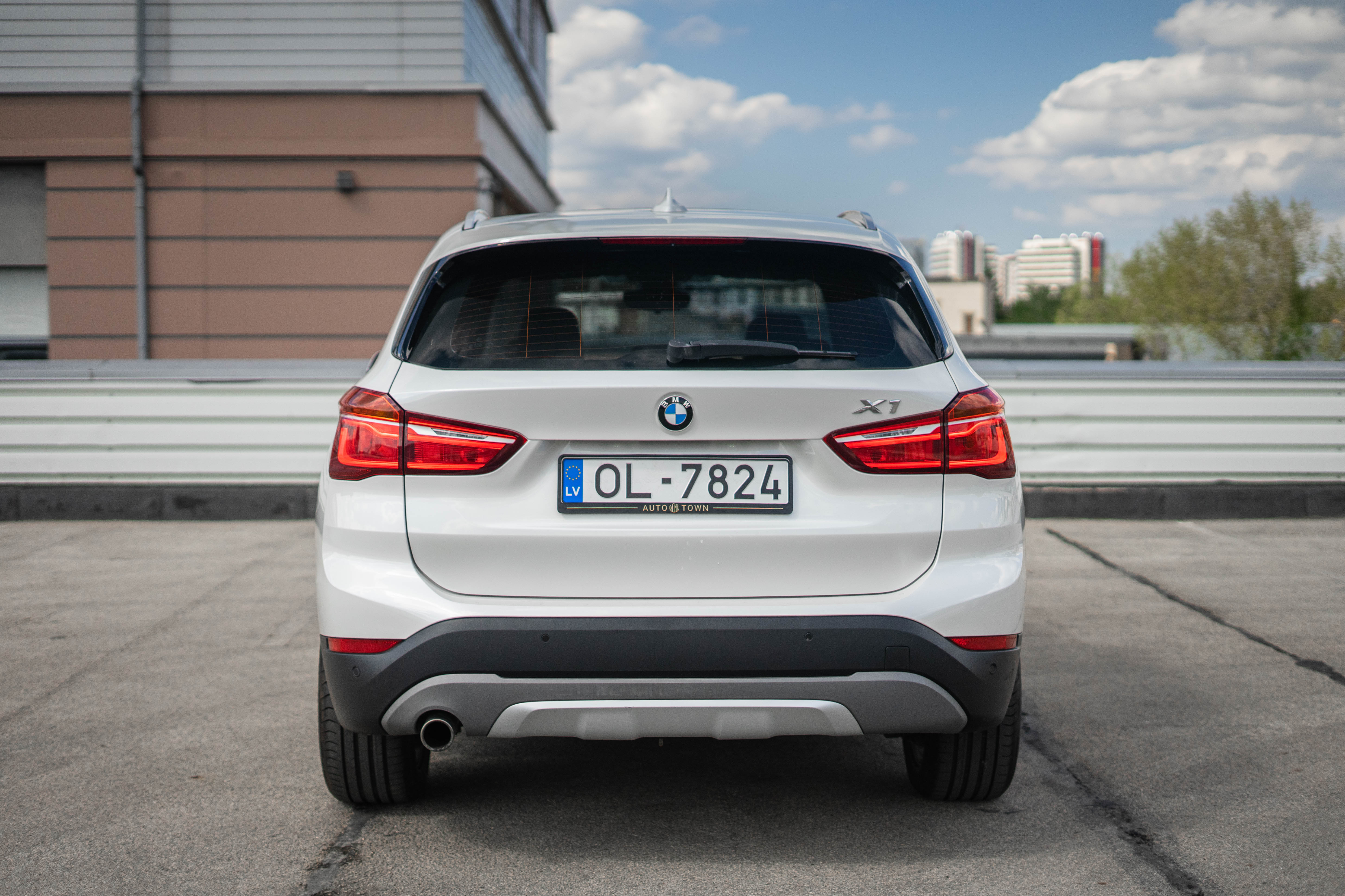 Car image 7