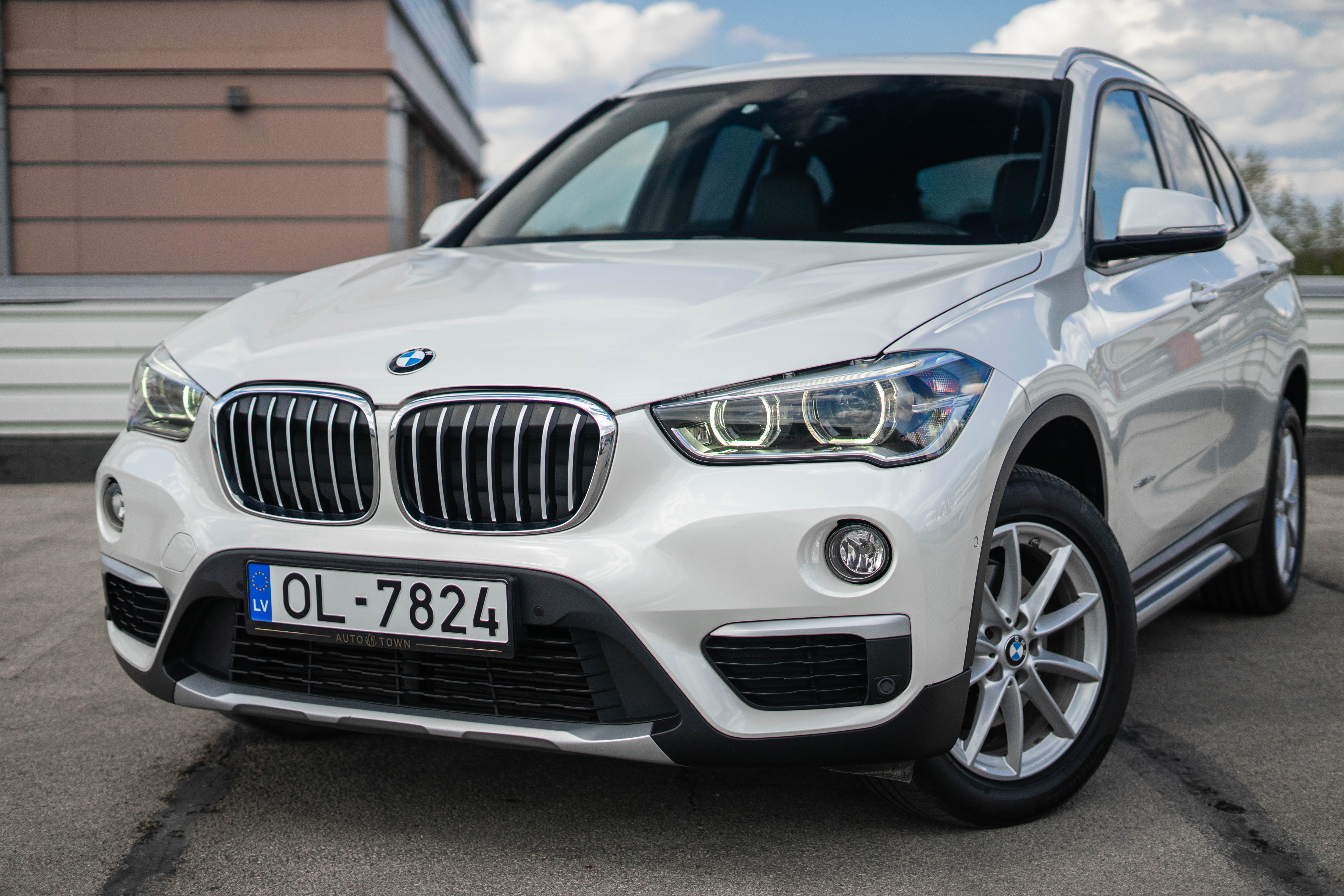 Car image 2