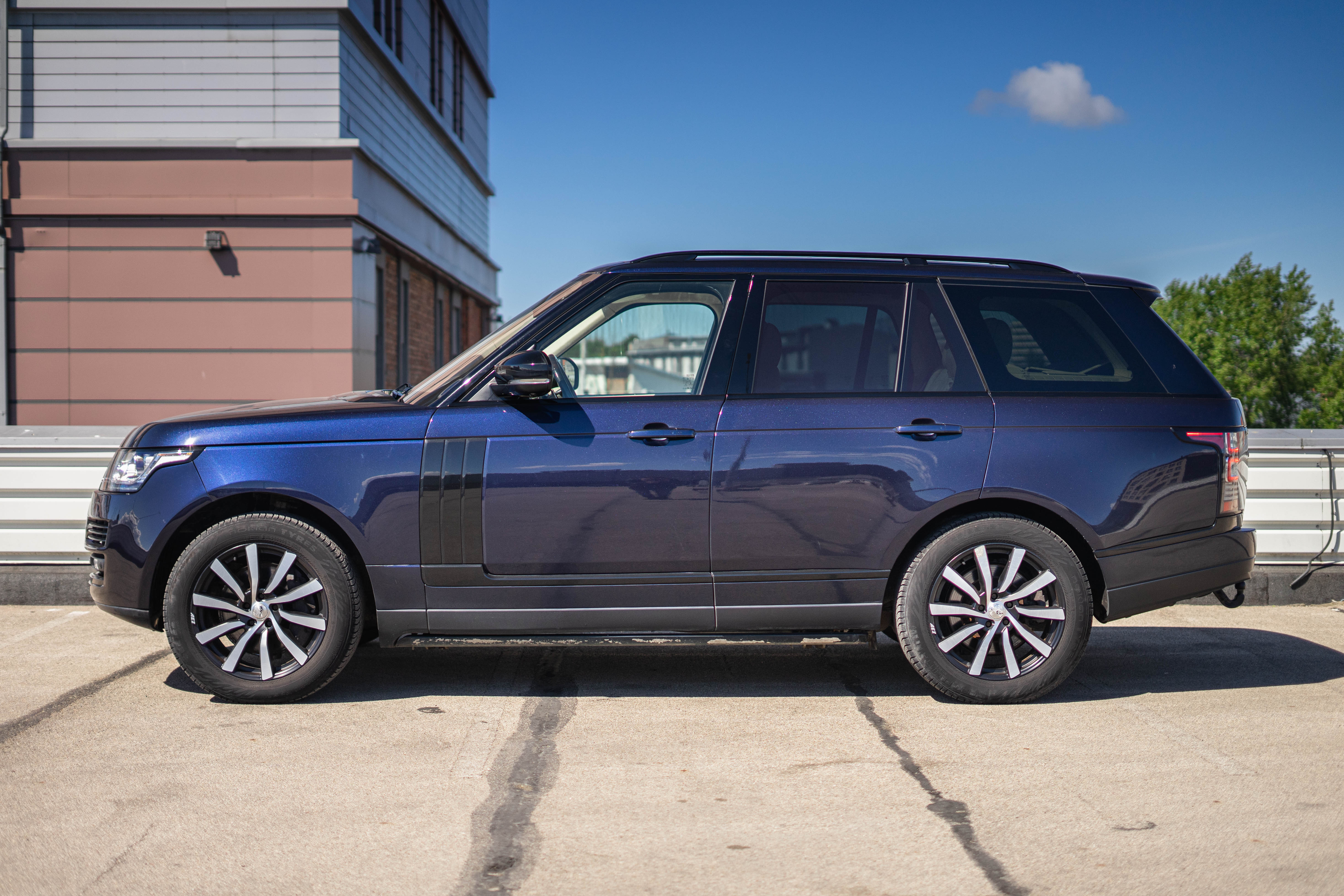 Car image 10