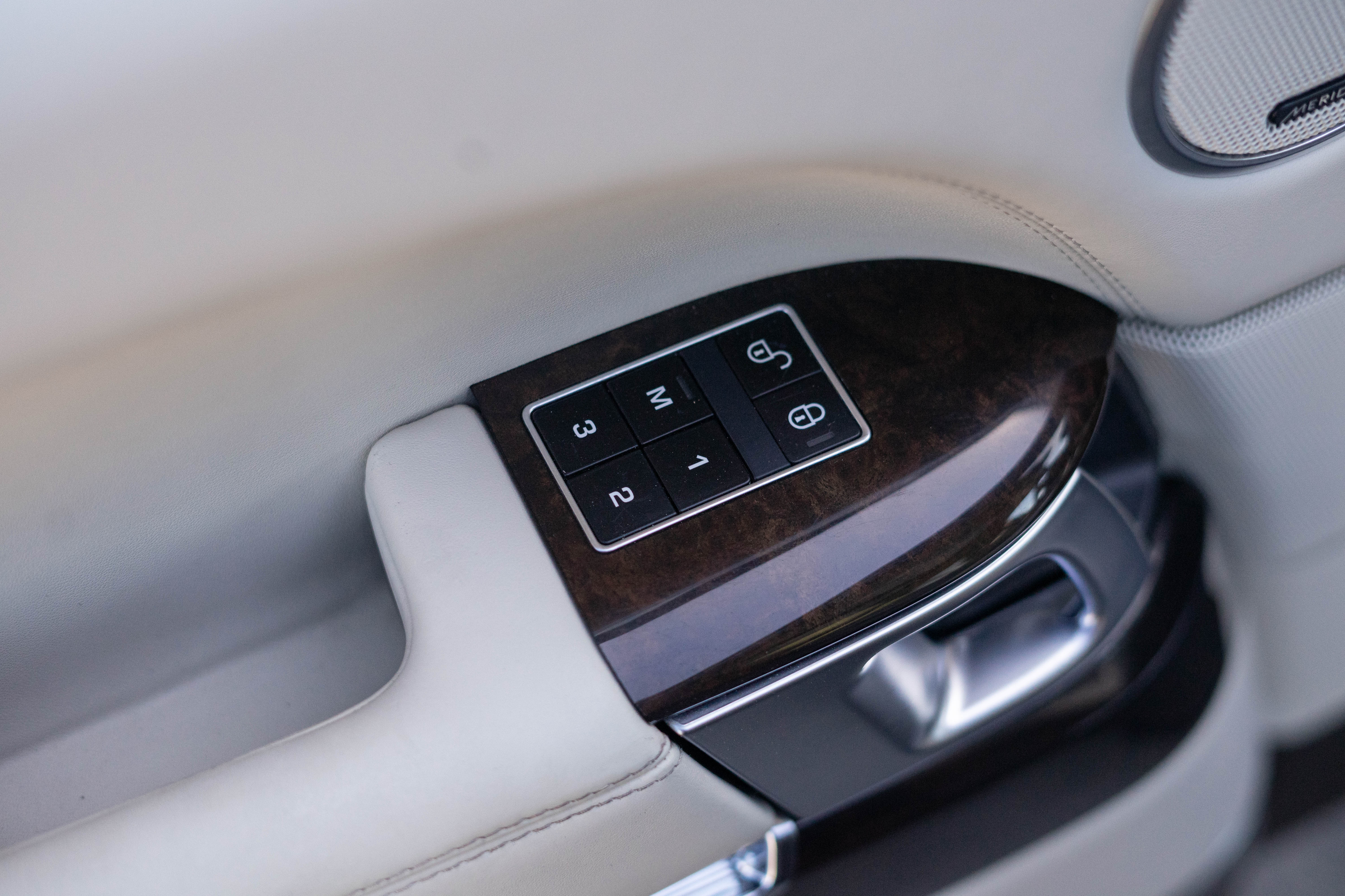 Car image 30