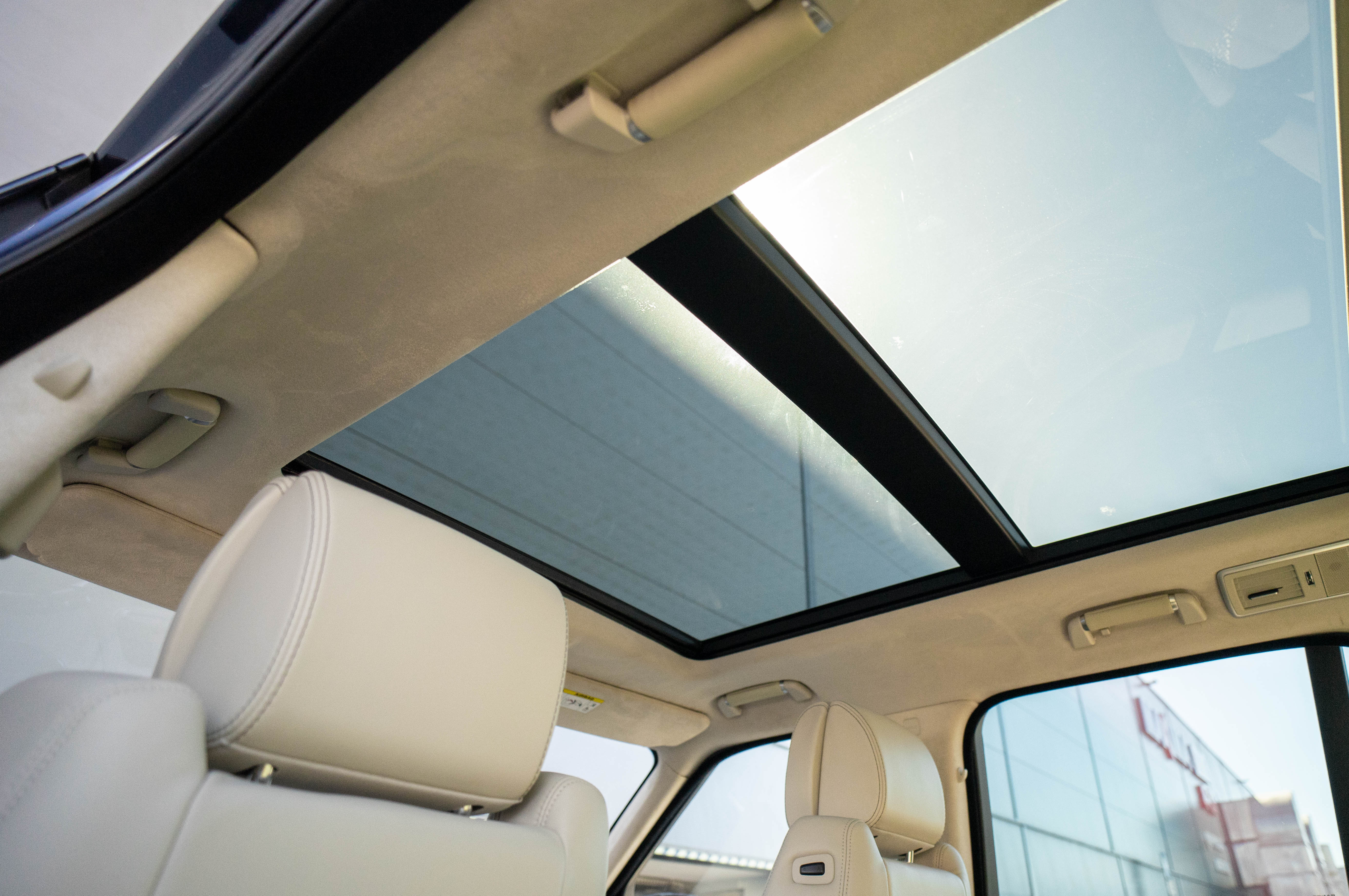 Car image 35
