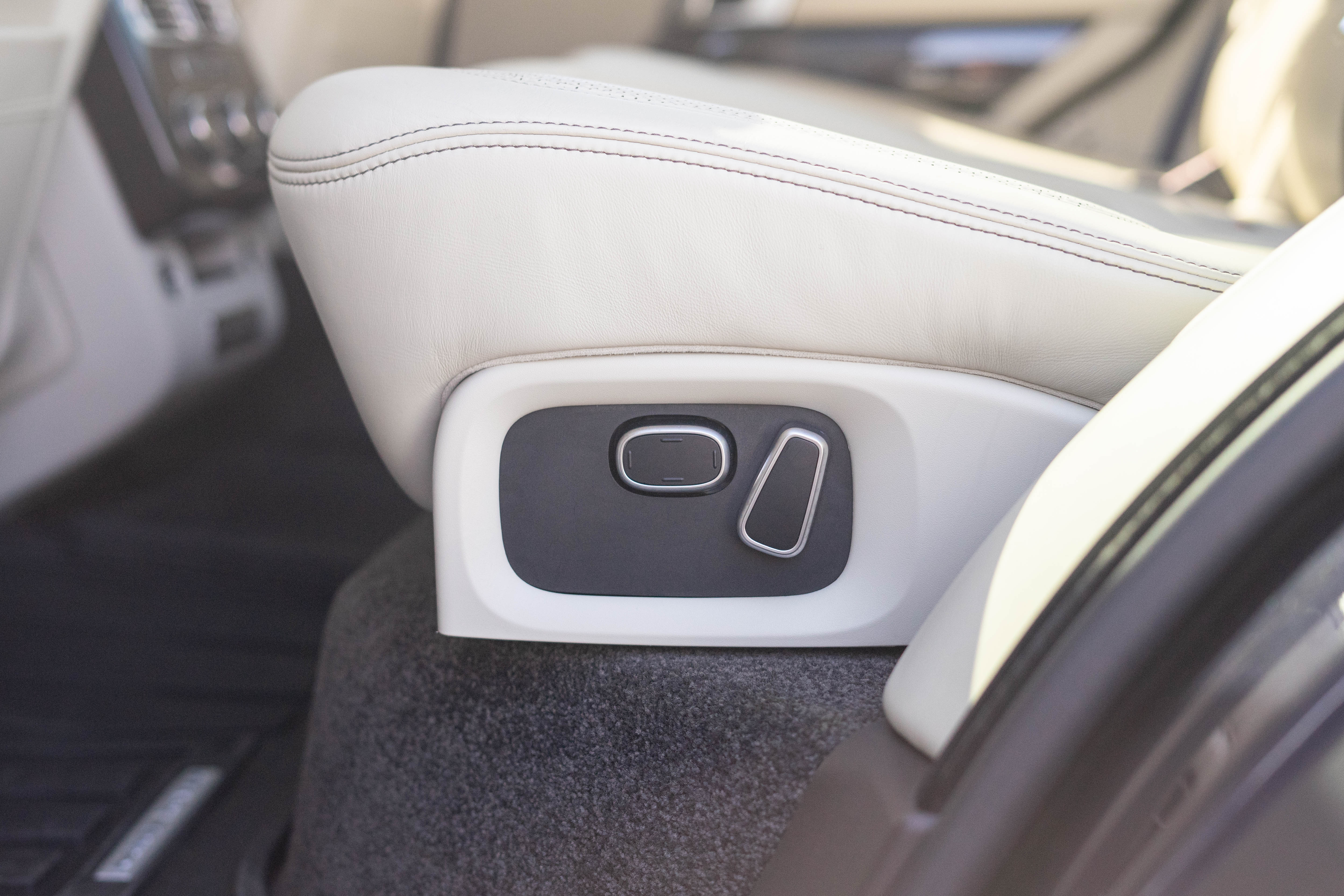 Car image 37