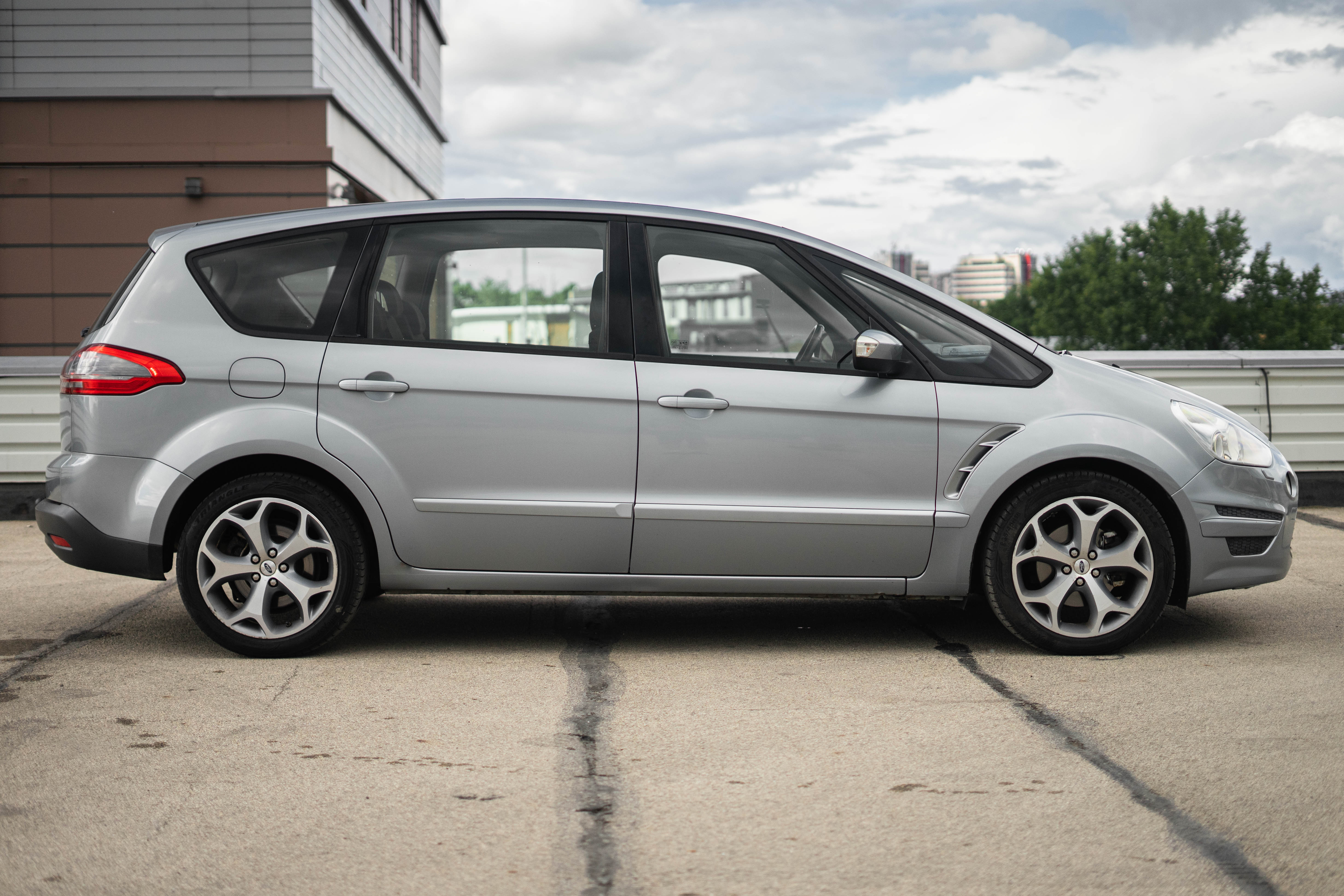 Car image 6