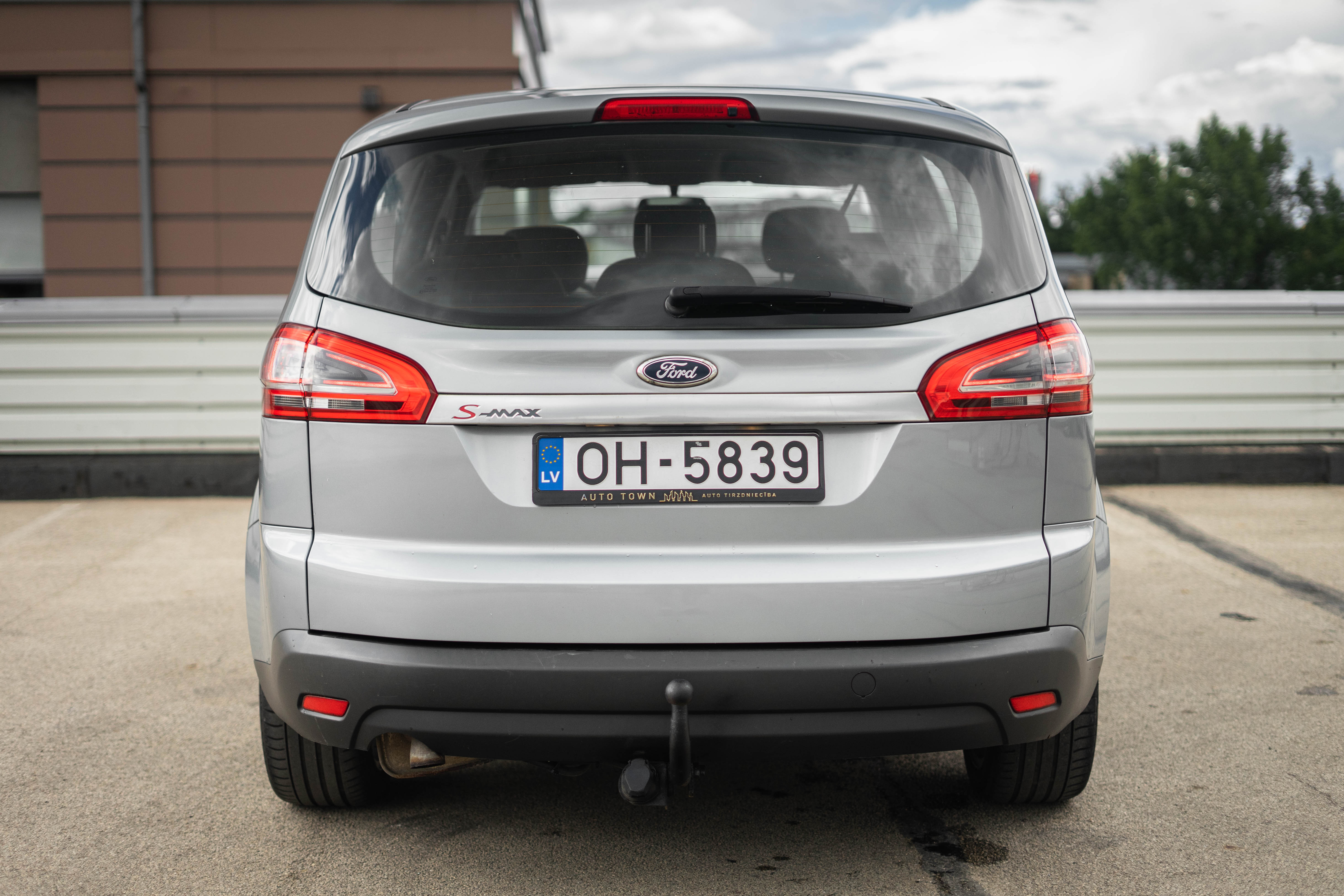 Car image 8