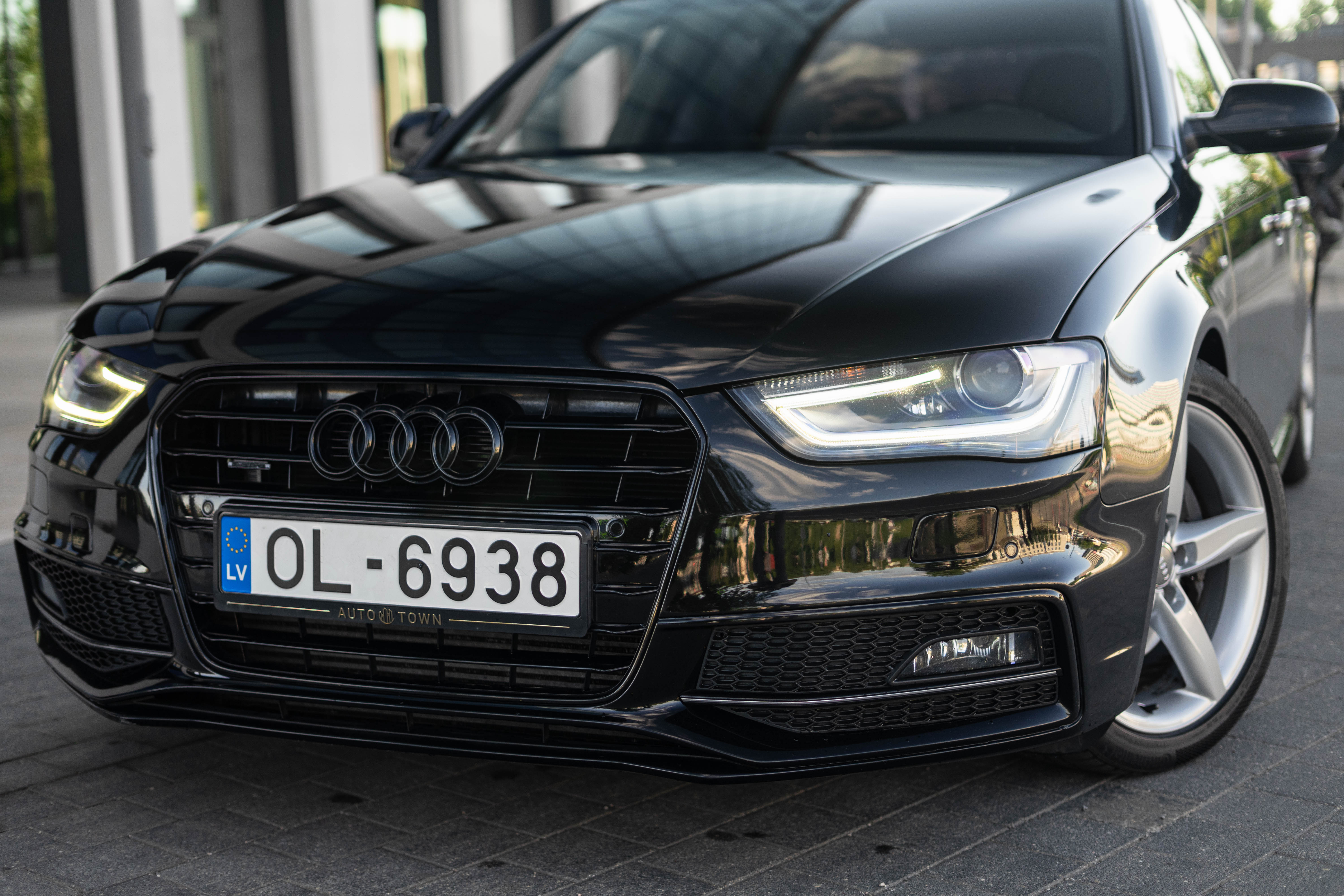Car image 2