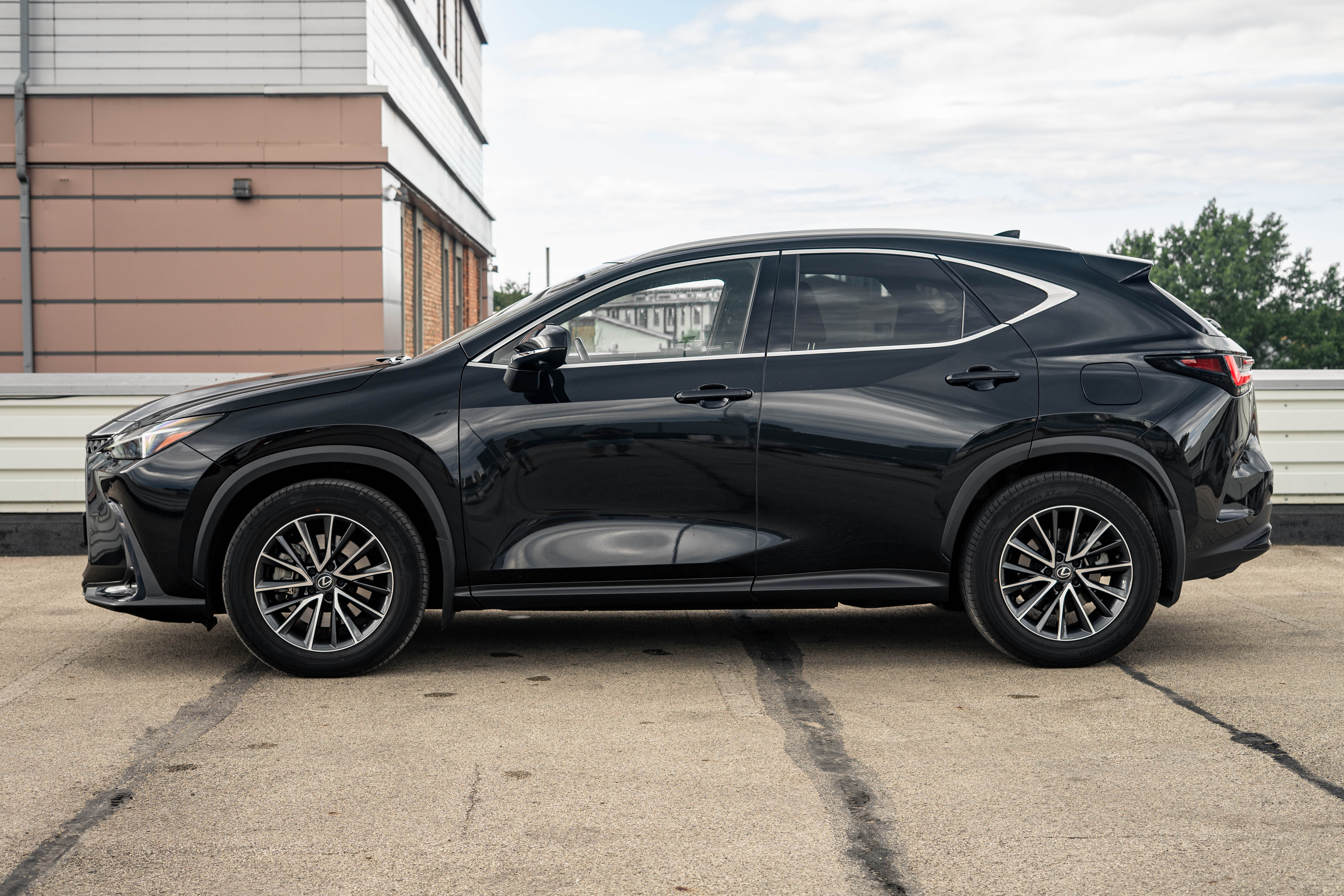 Car image 10