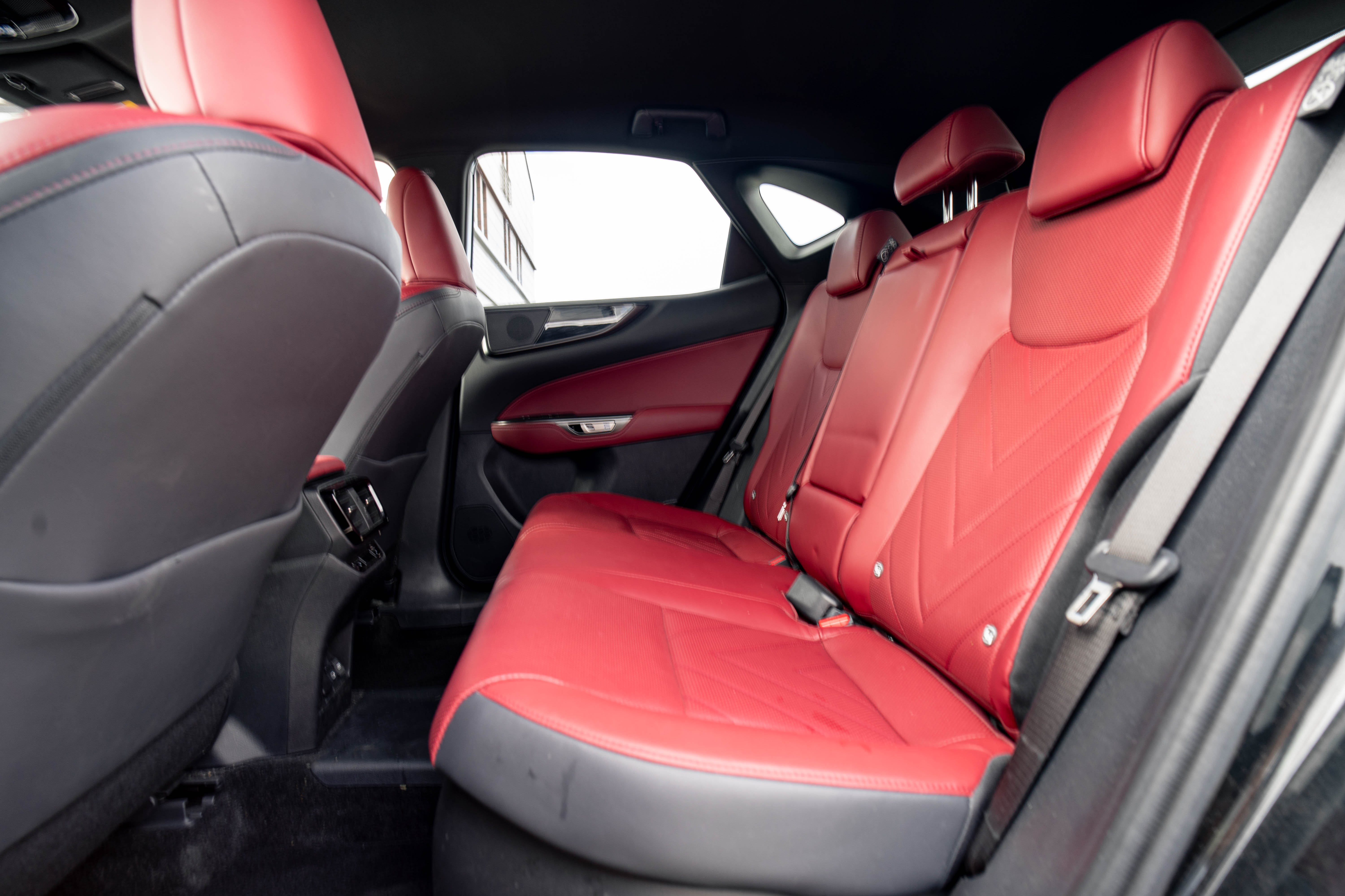 Car image 32