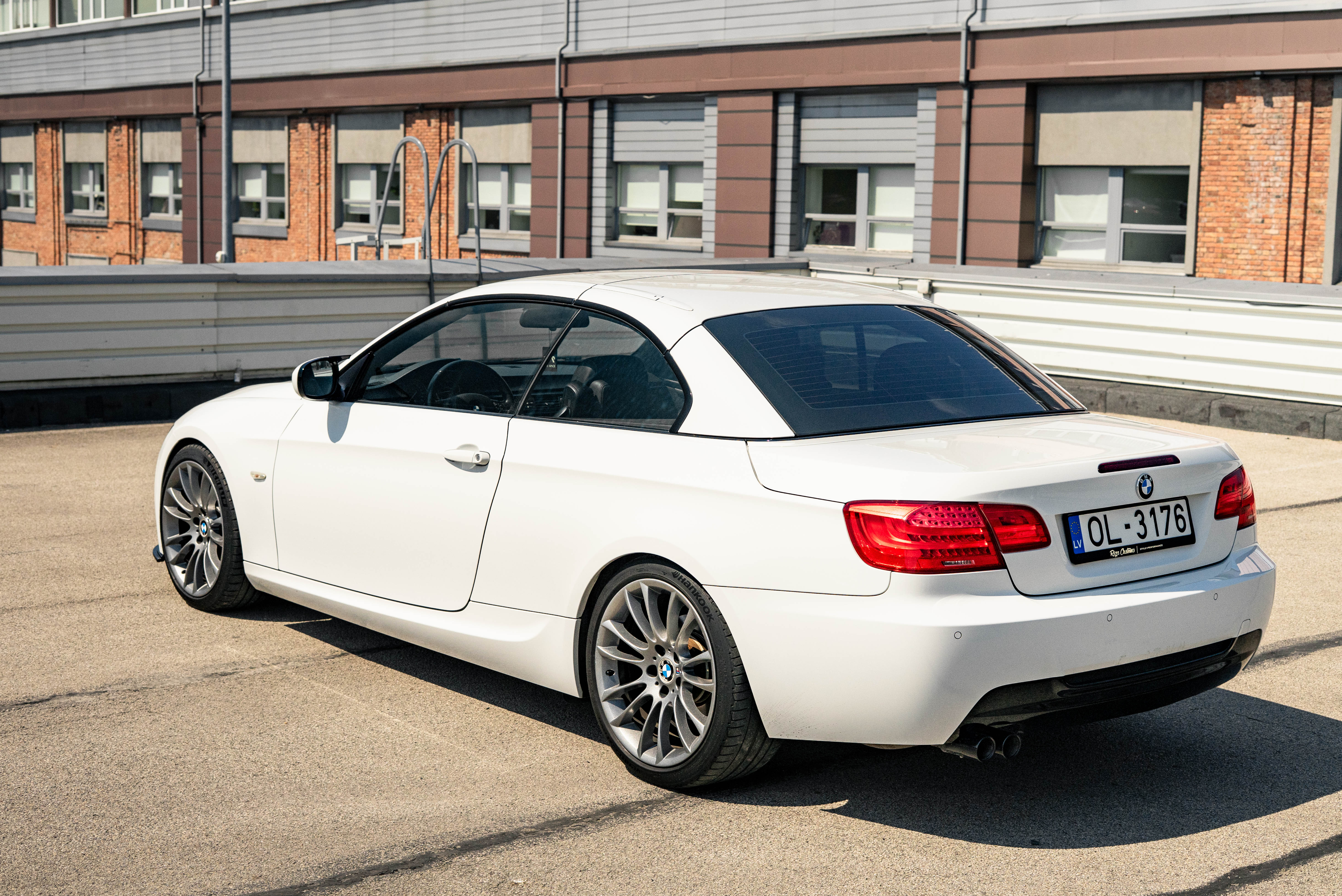 Car image 12