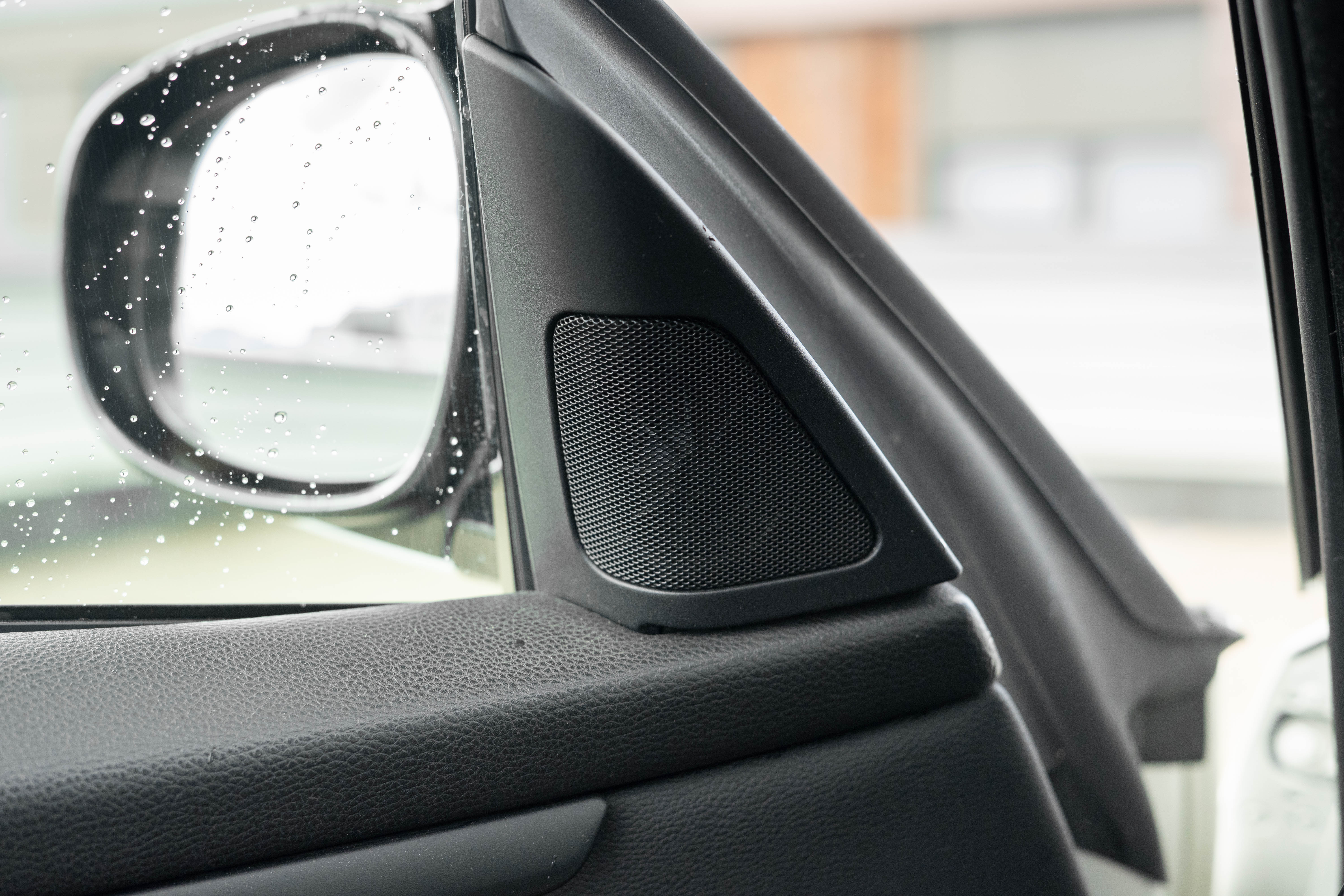 Car image 28