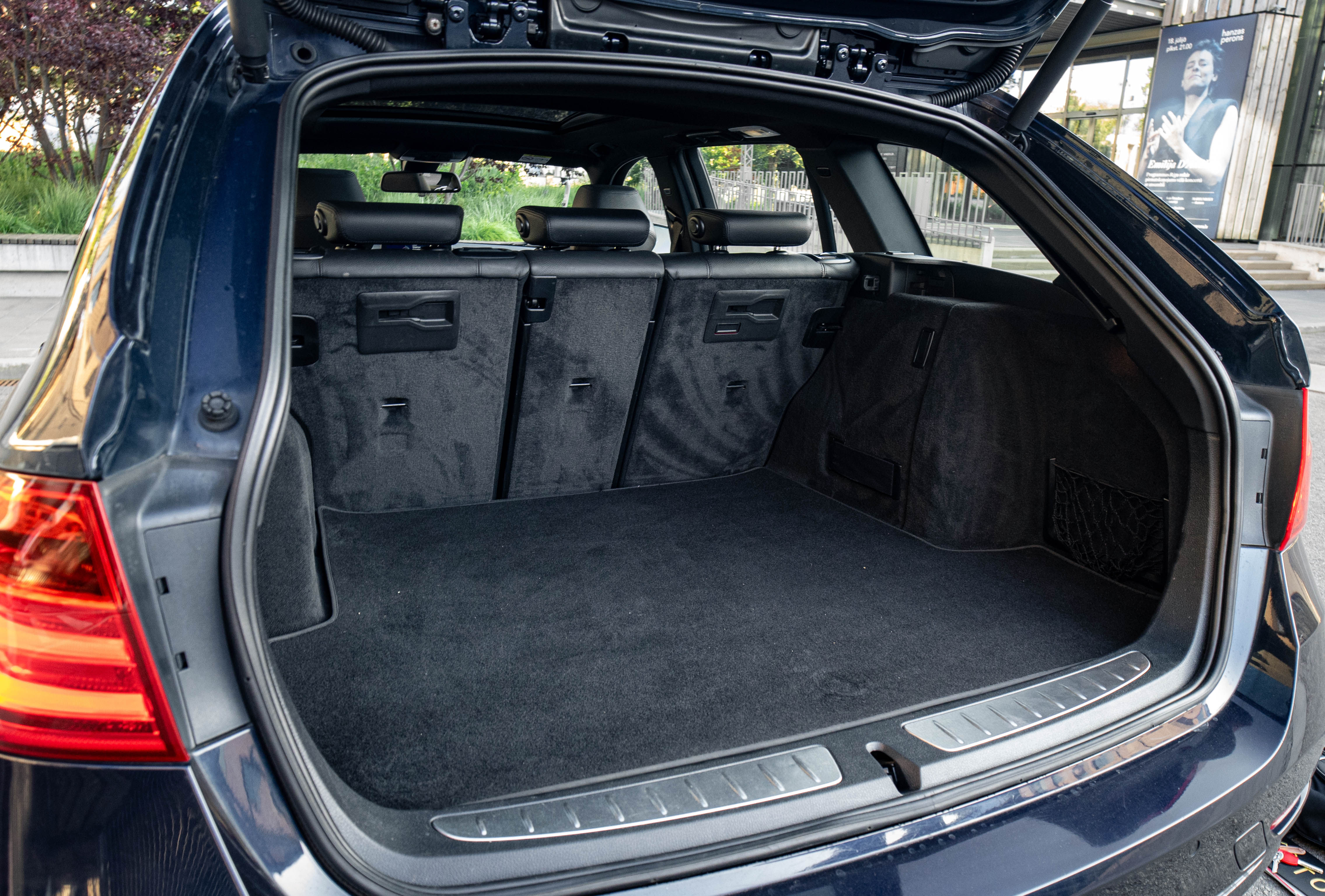 Car image 35