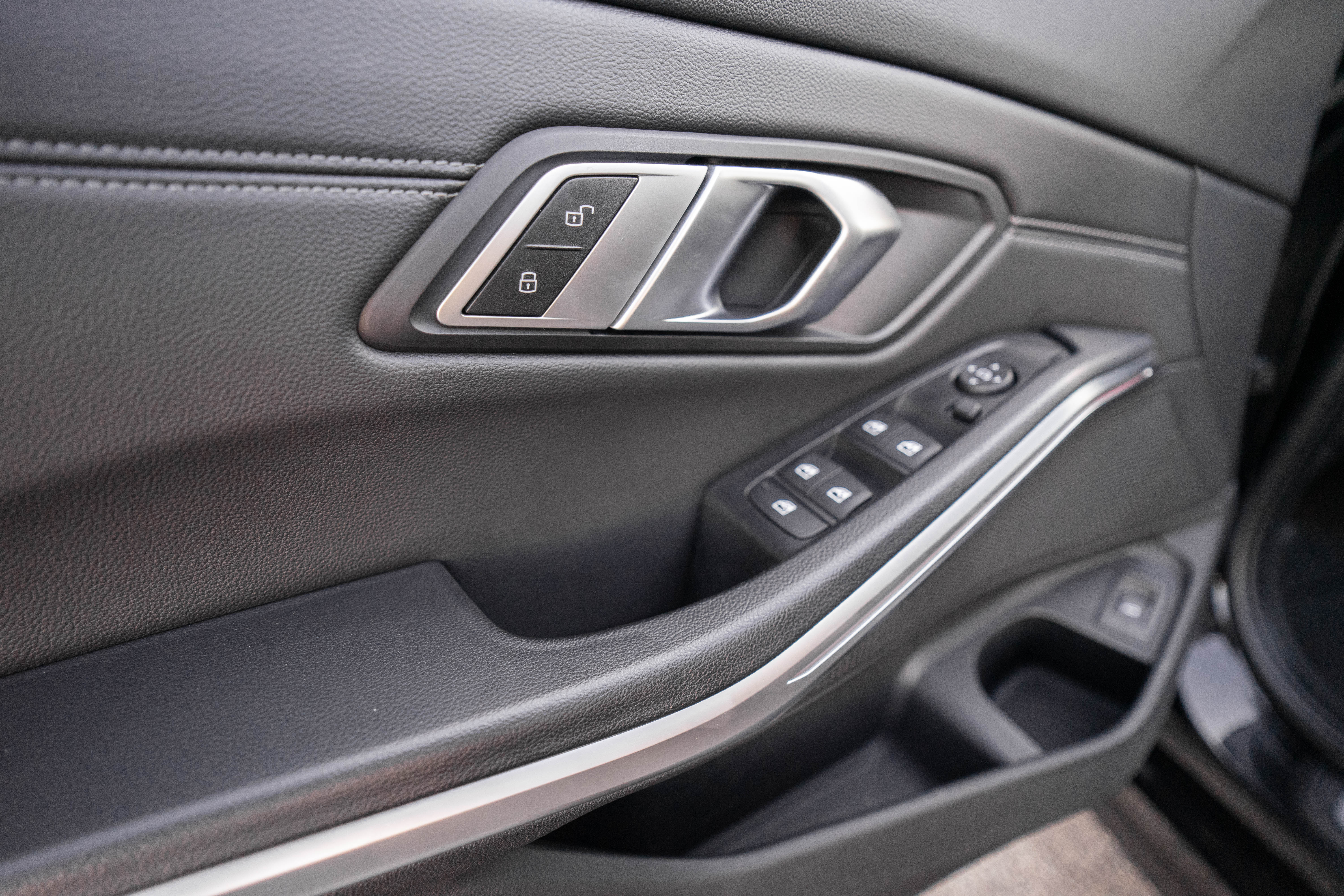 Car image 28