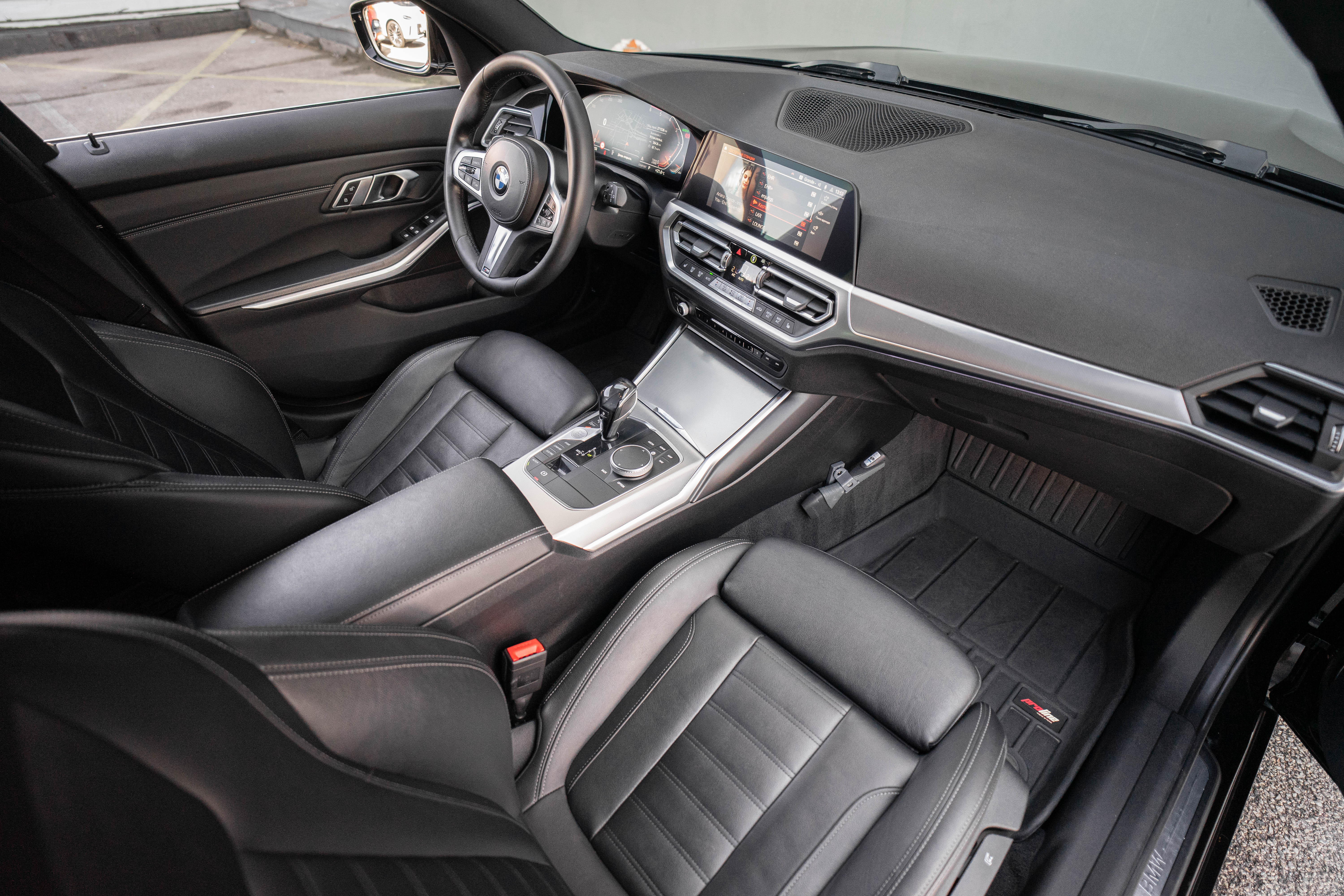 Car image 30