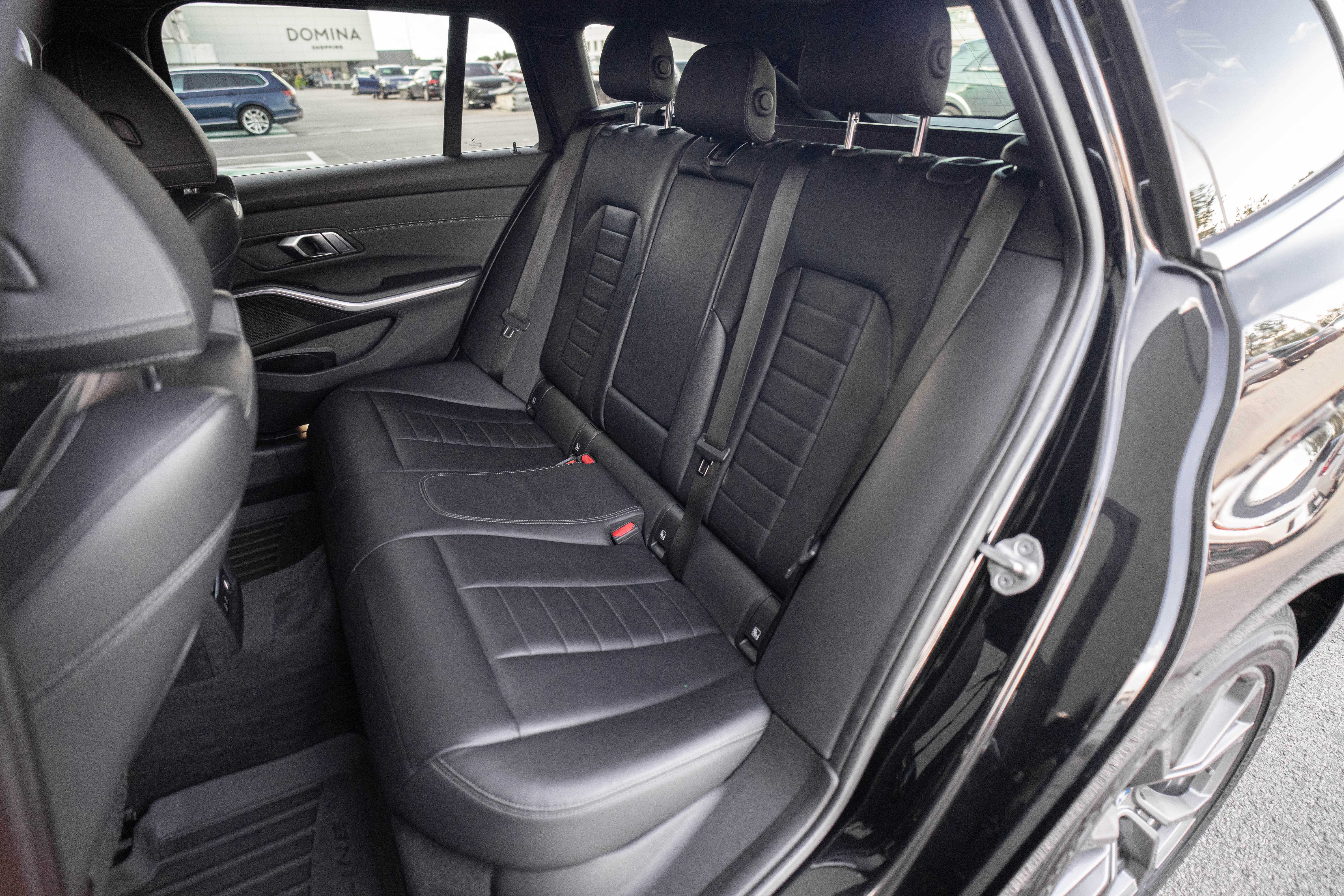 Car image 32
