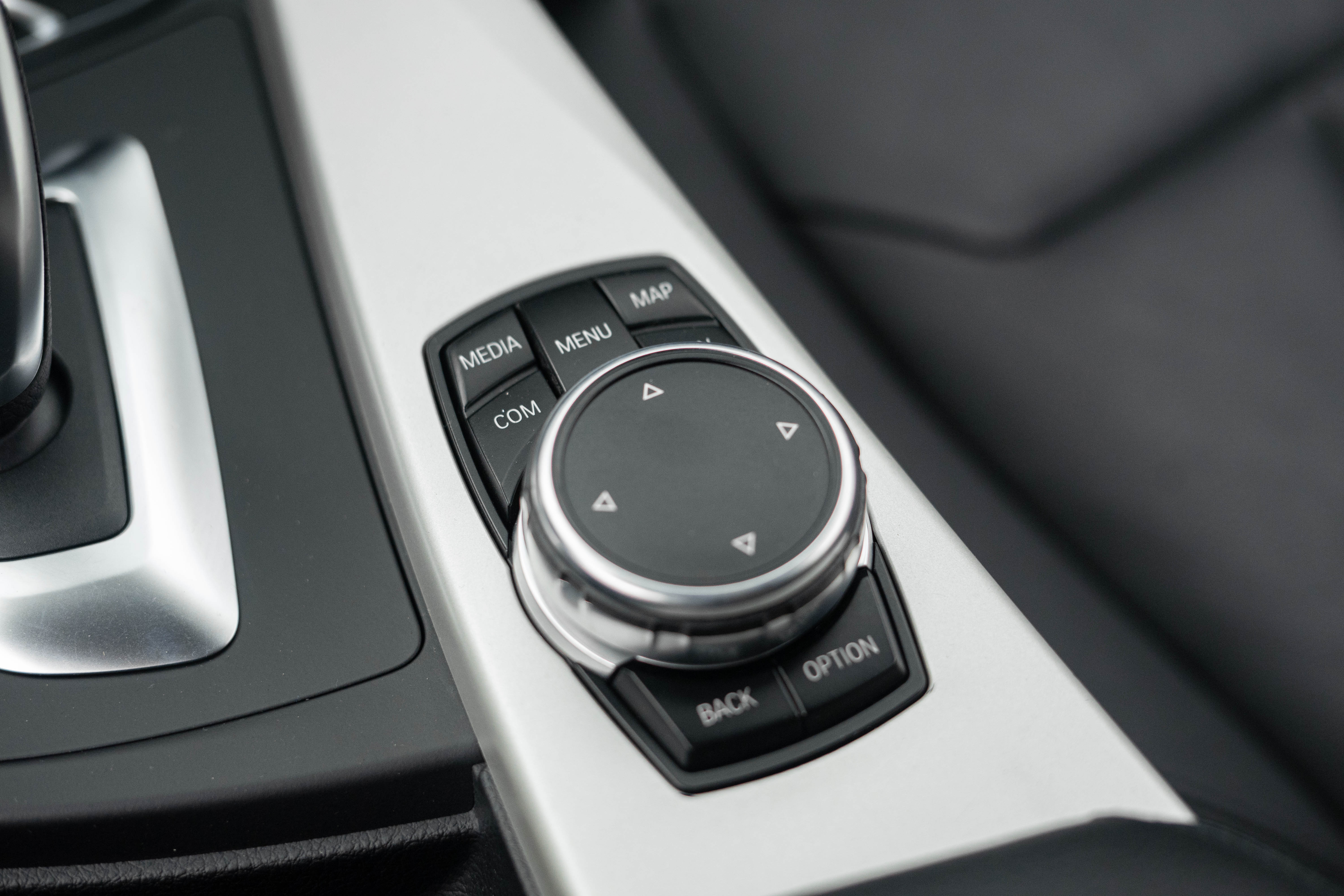 Car image 27