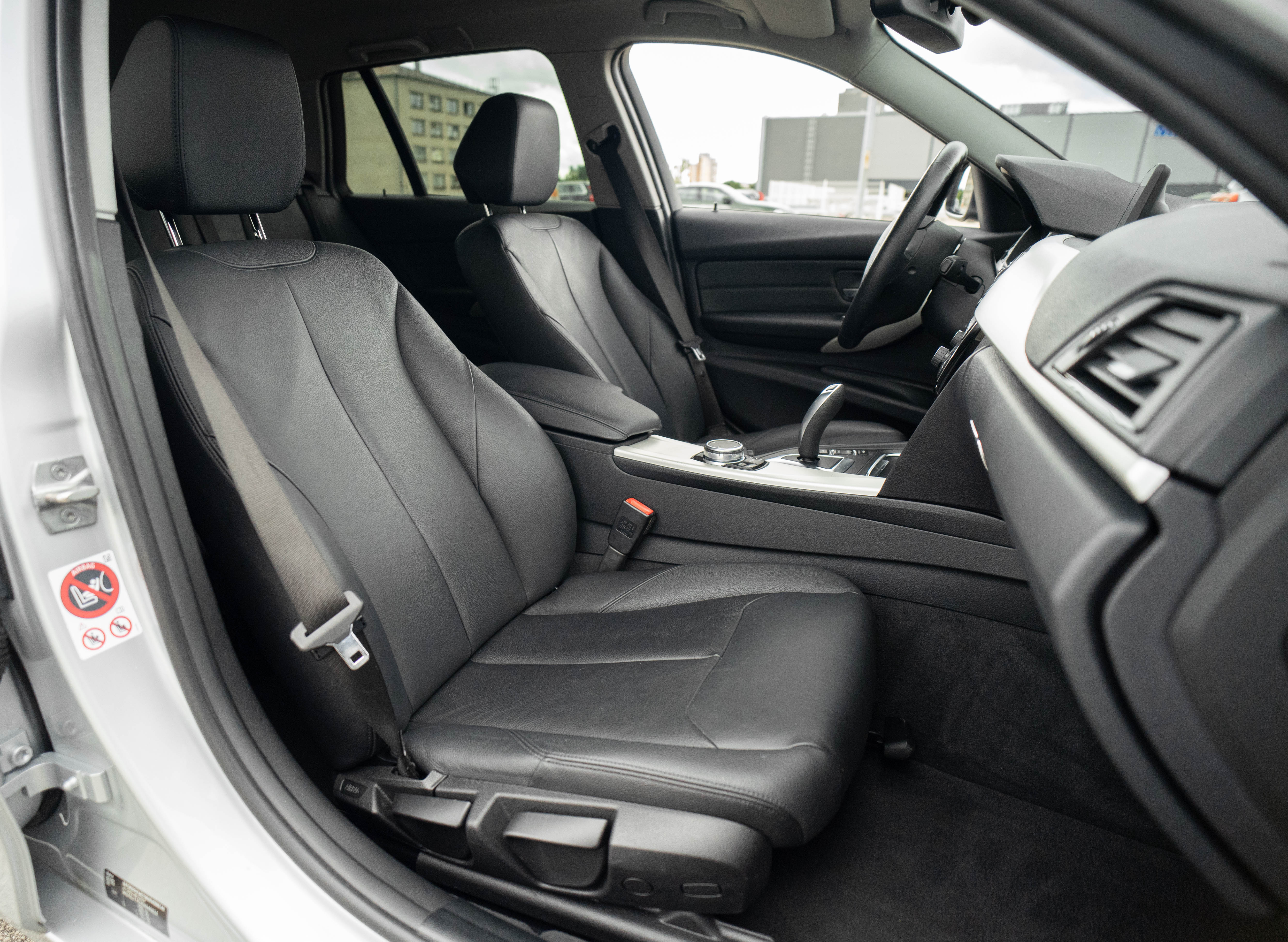 Car image 32