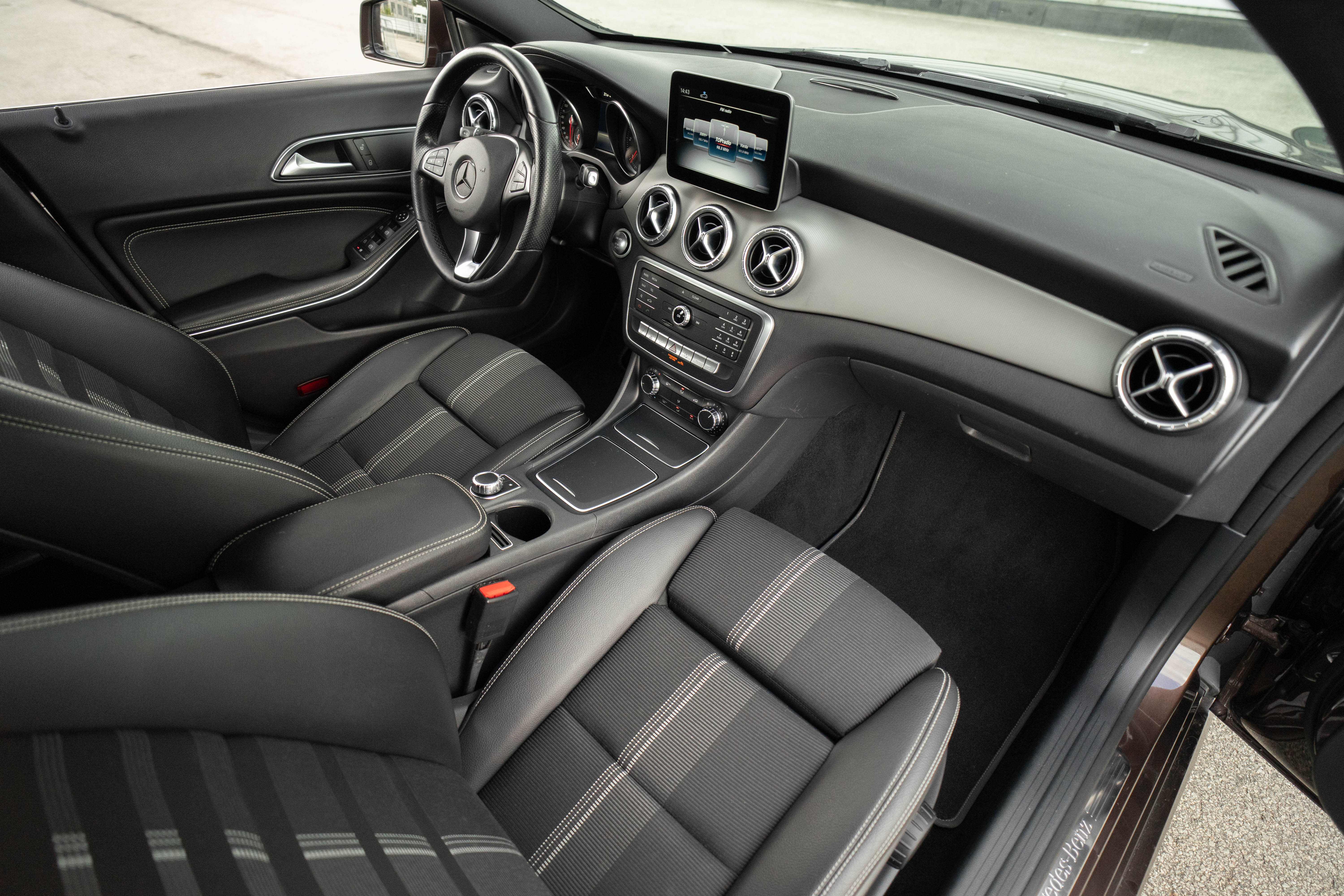Car image 28