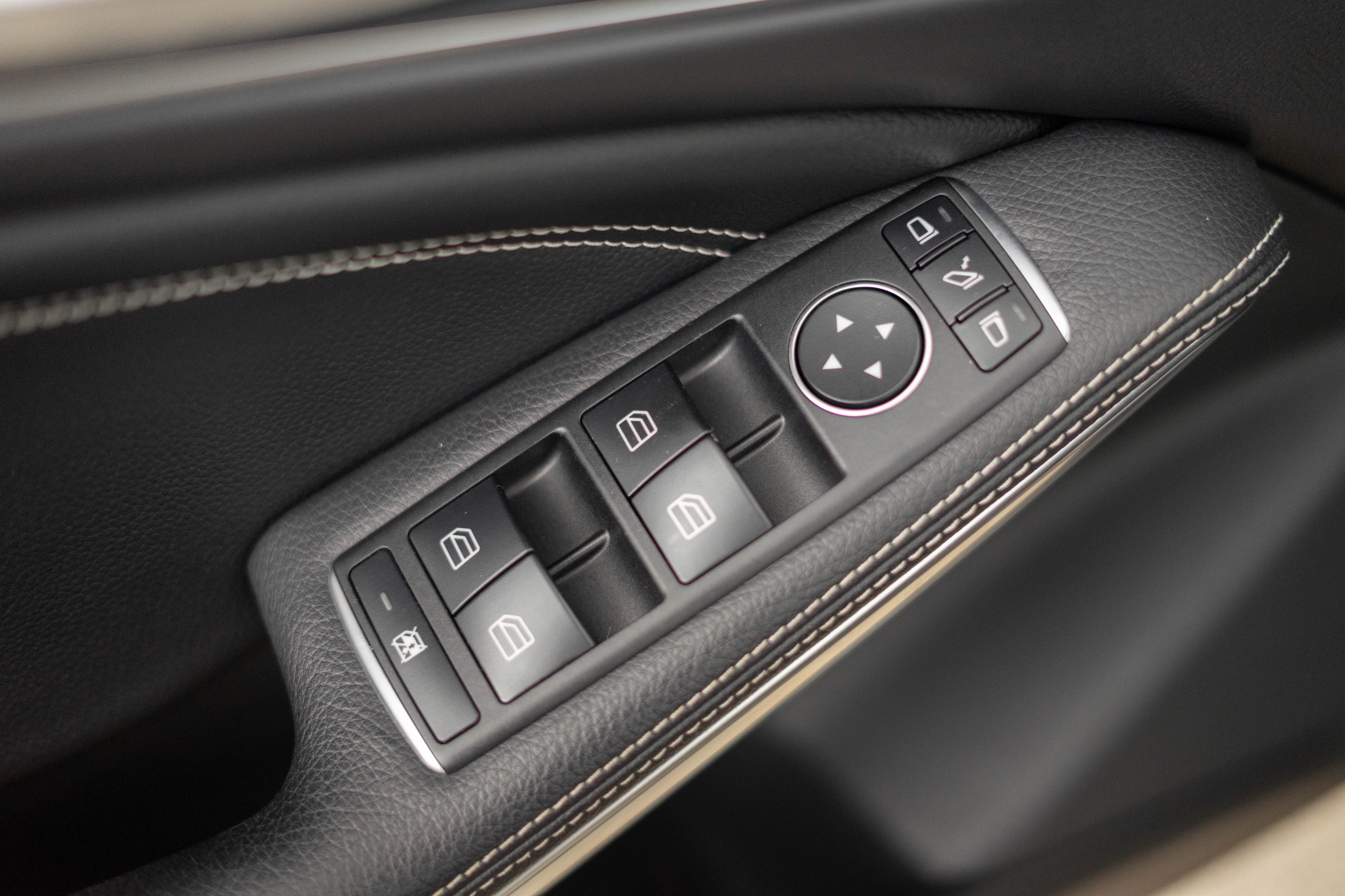 Car image 29