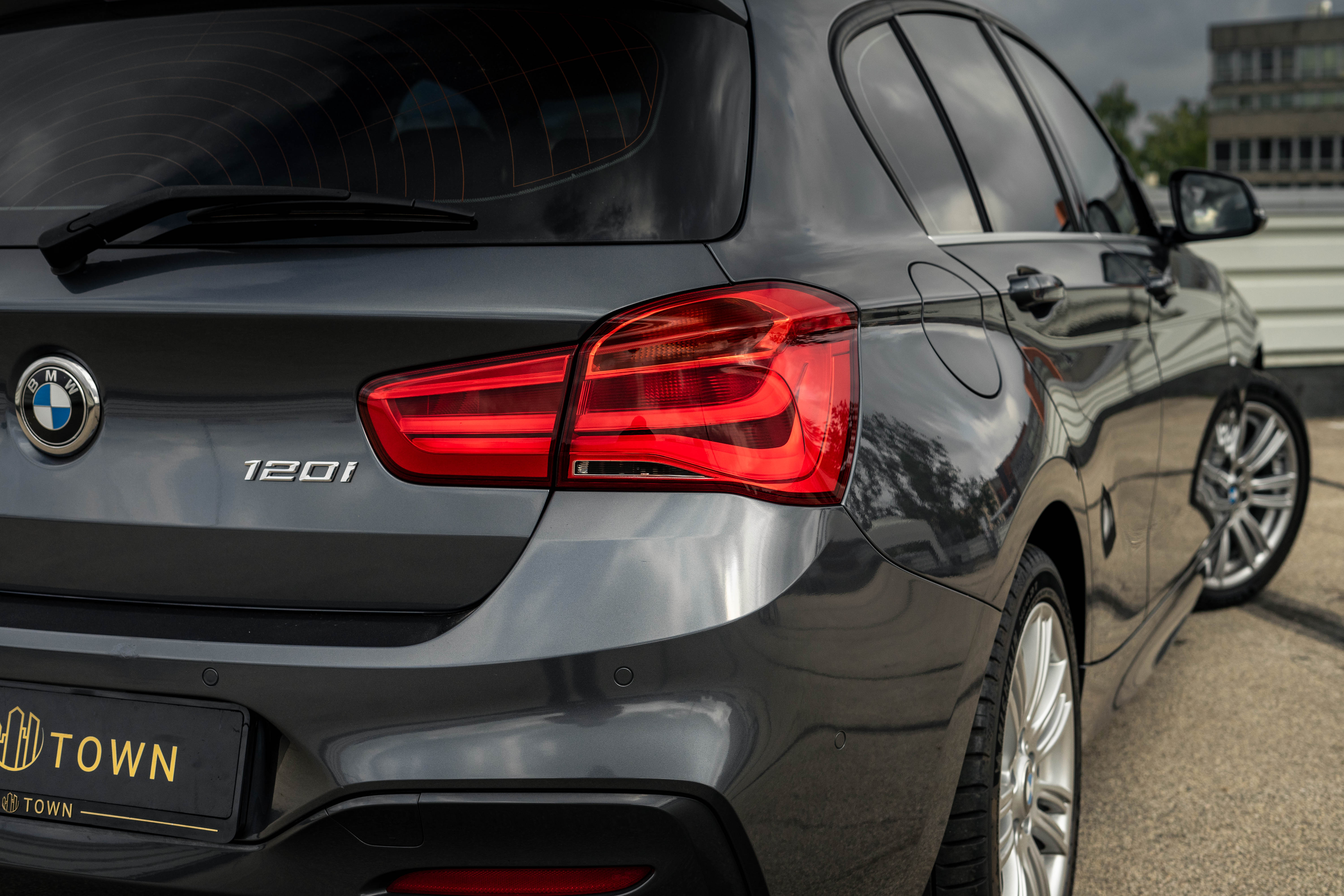 Car image 6