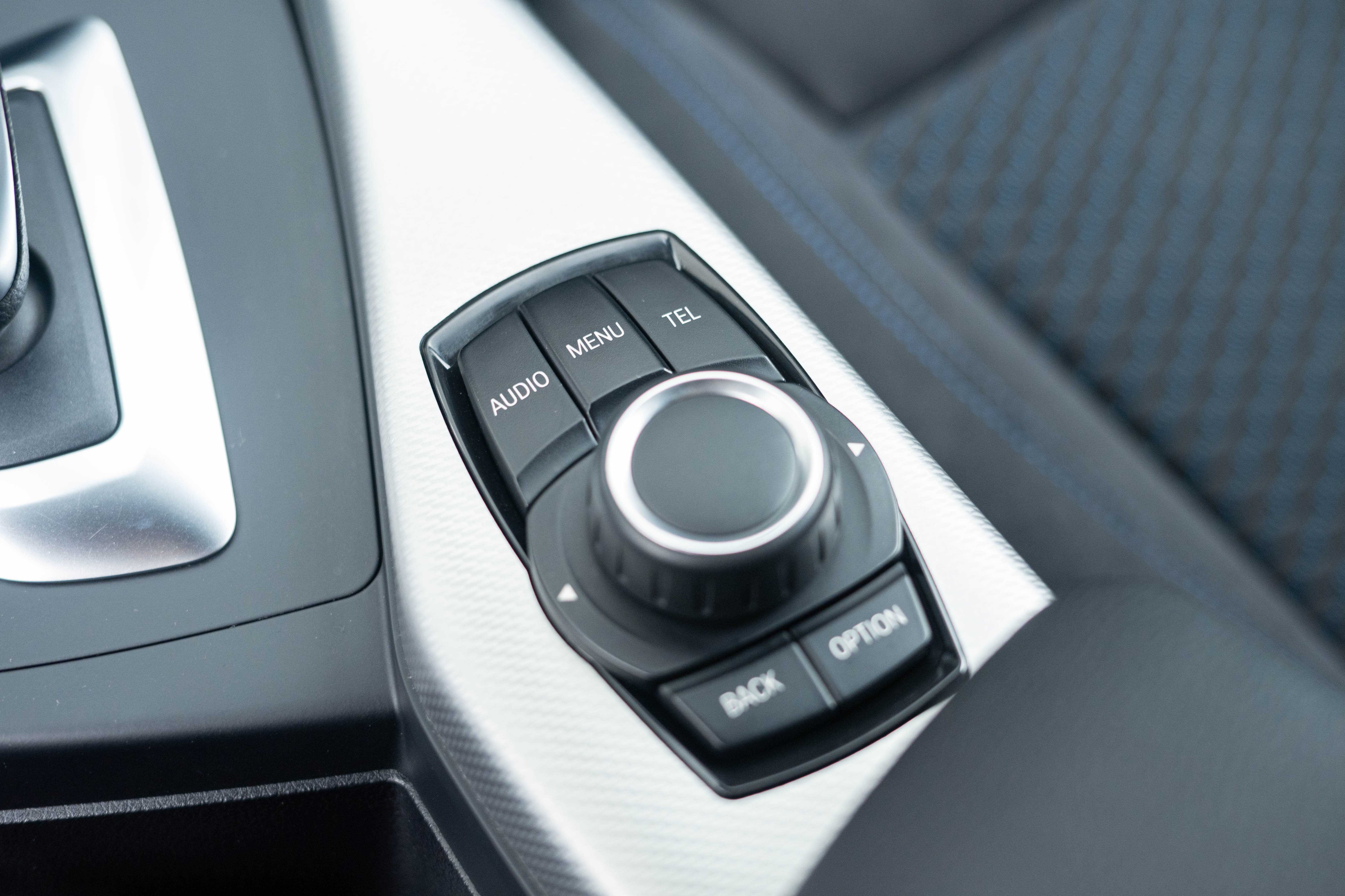 Car image 25