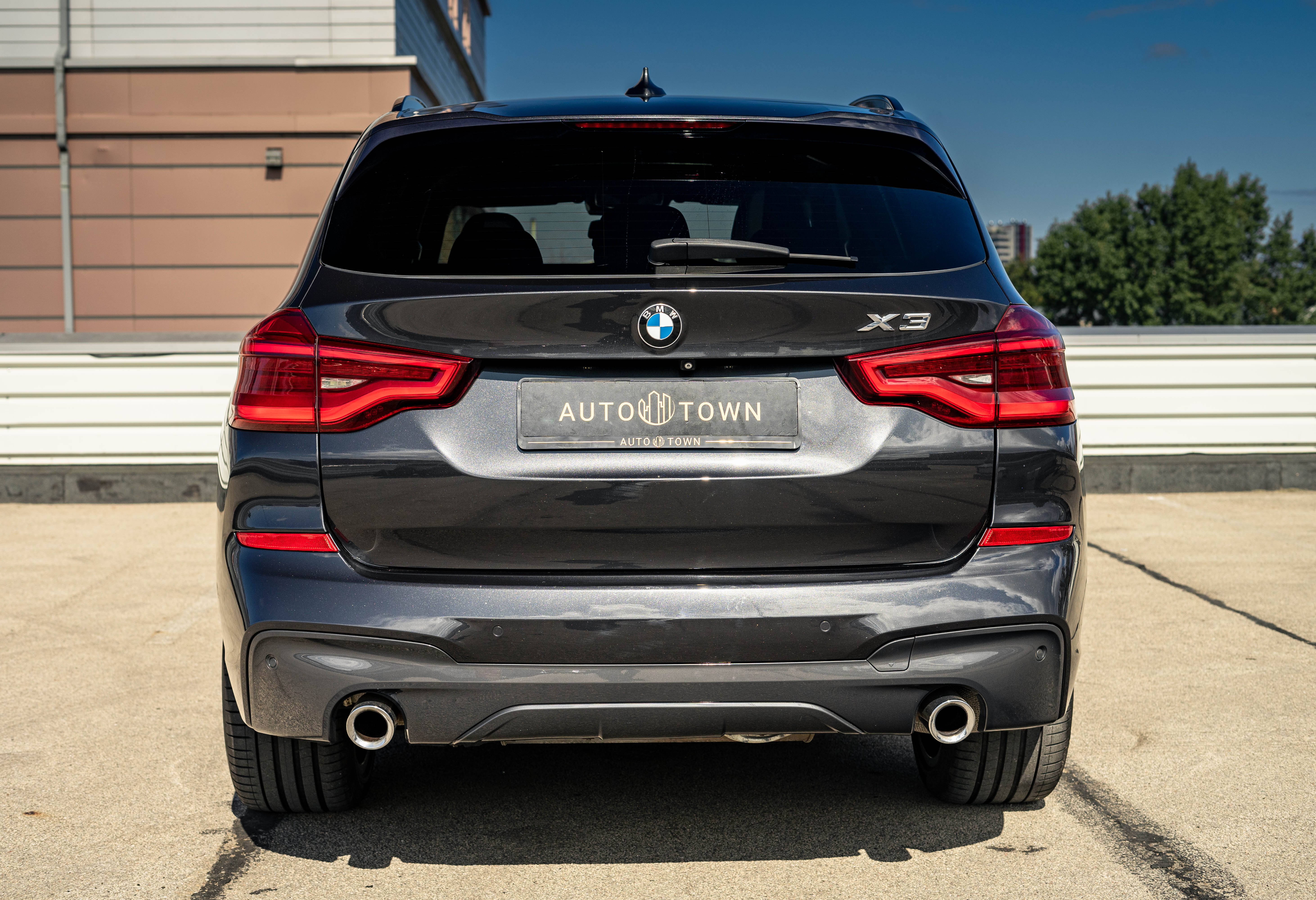 Car image 9