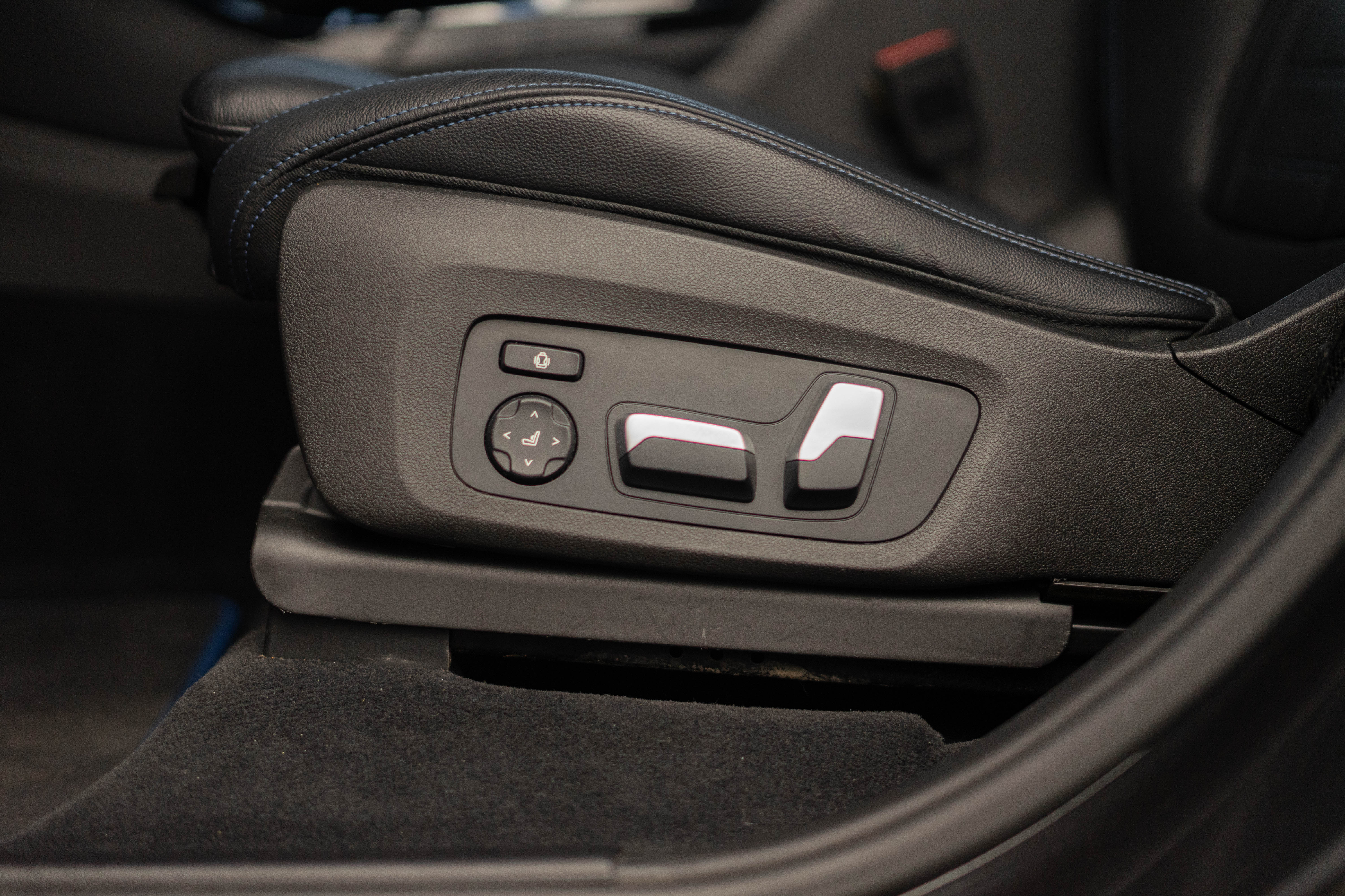 Car image 28