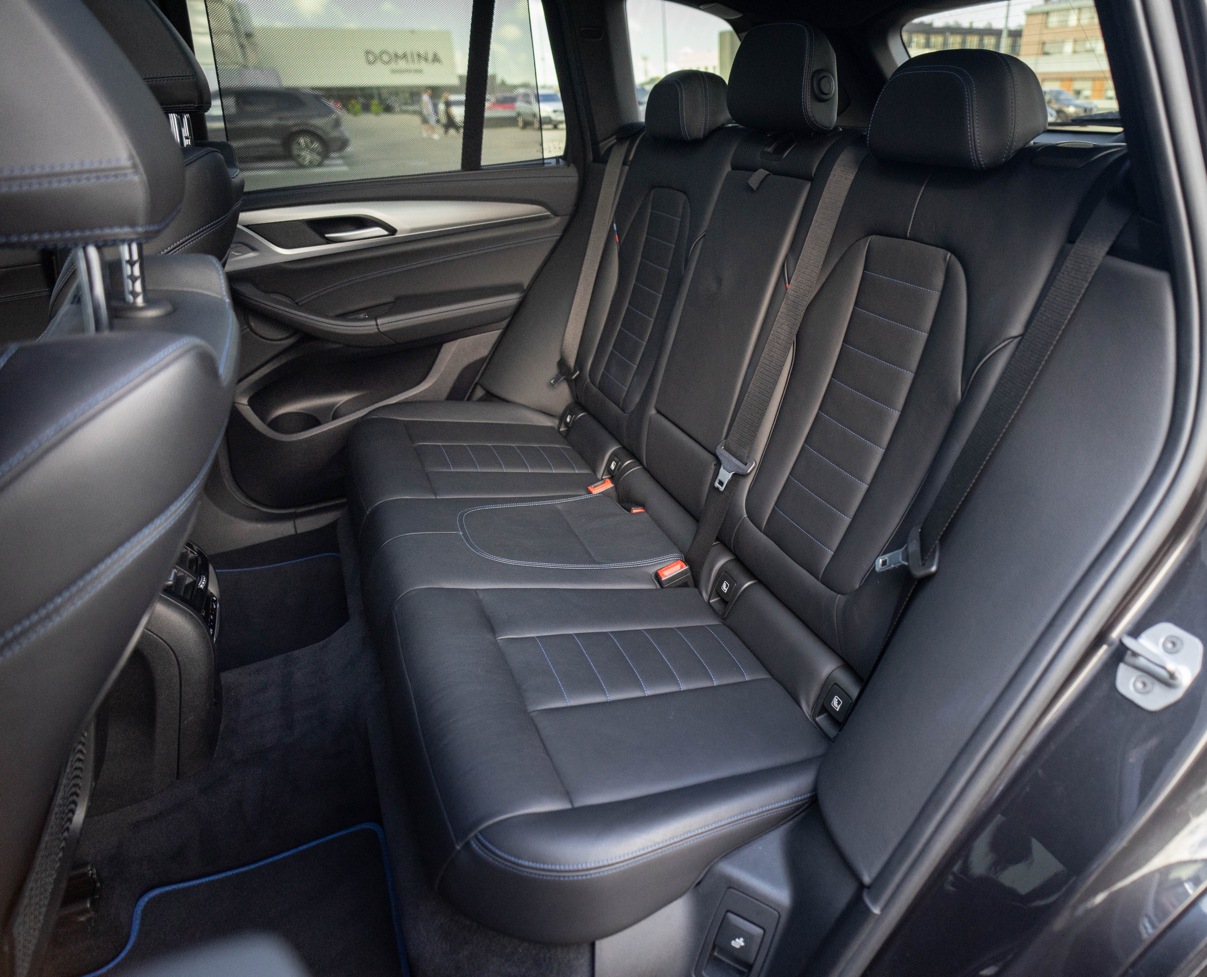 Car image 32
