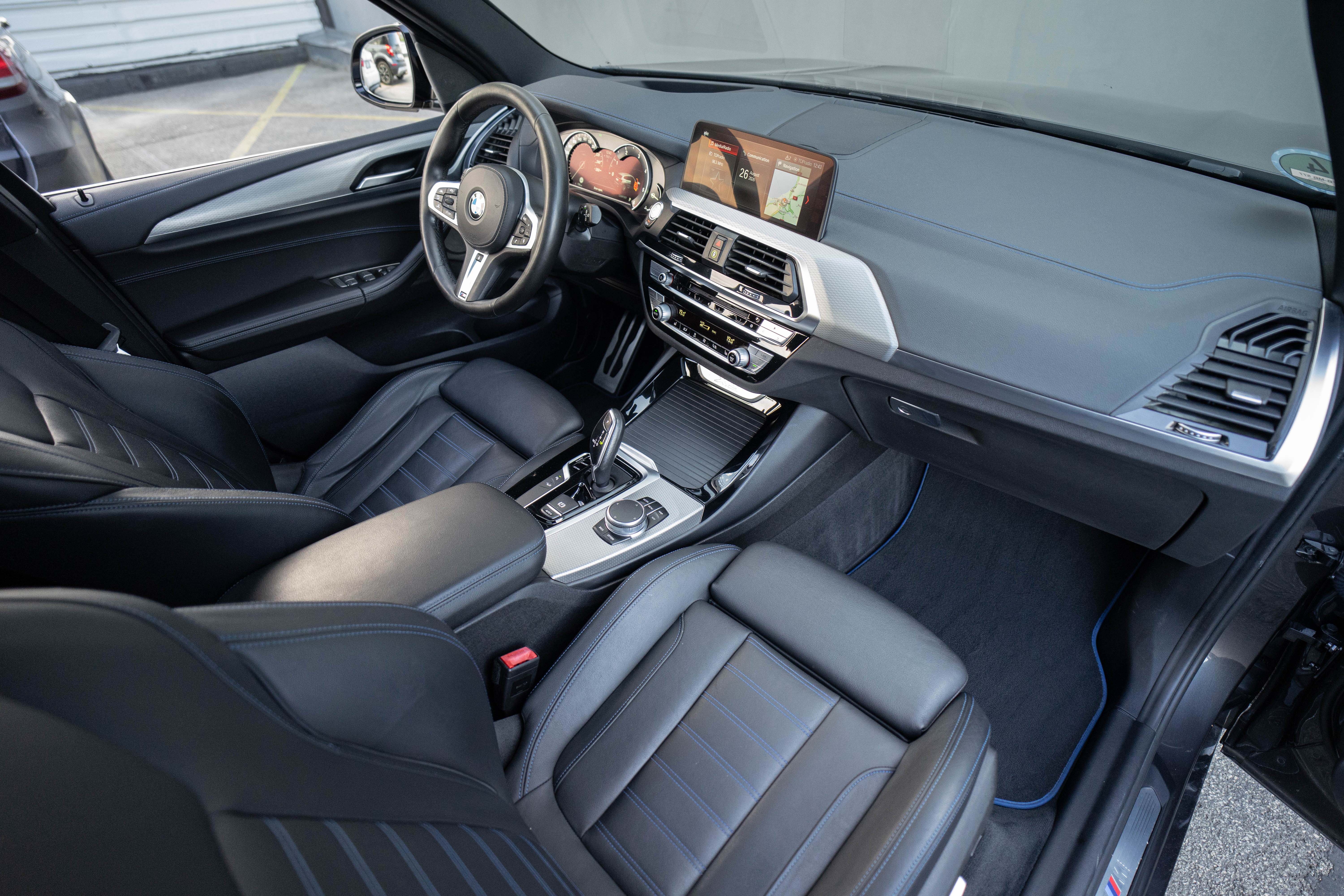 Car image 30
