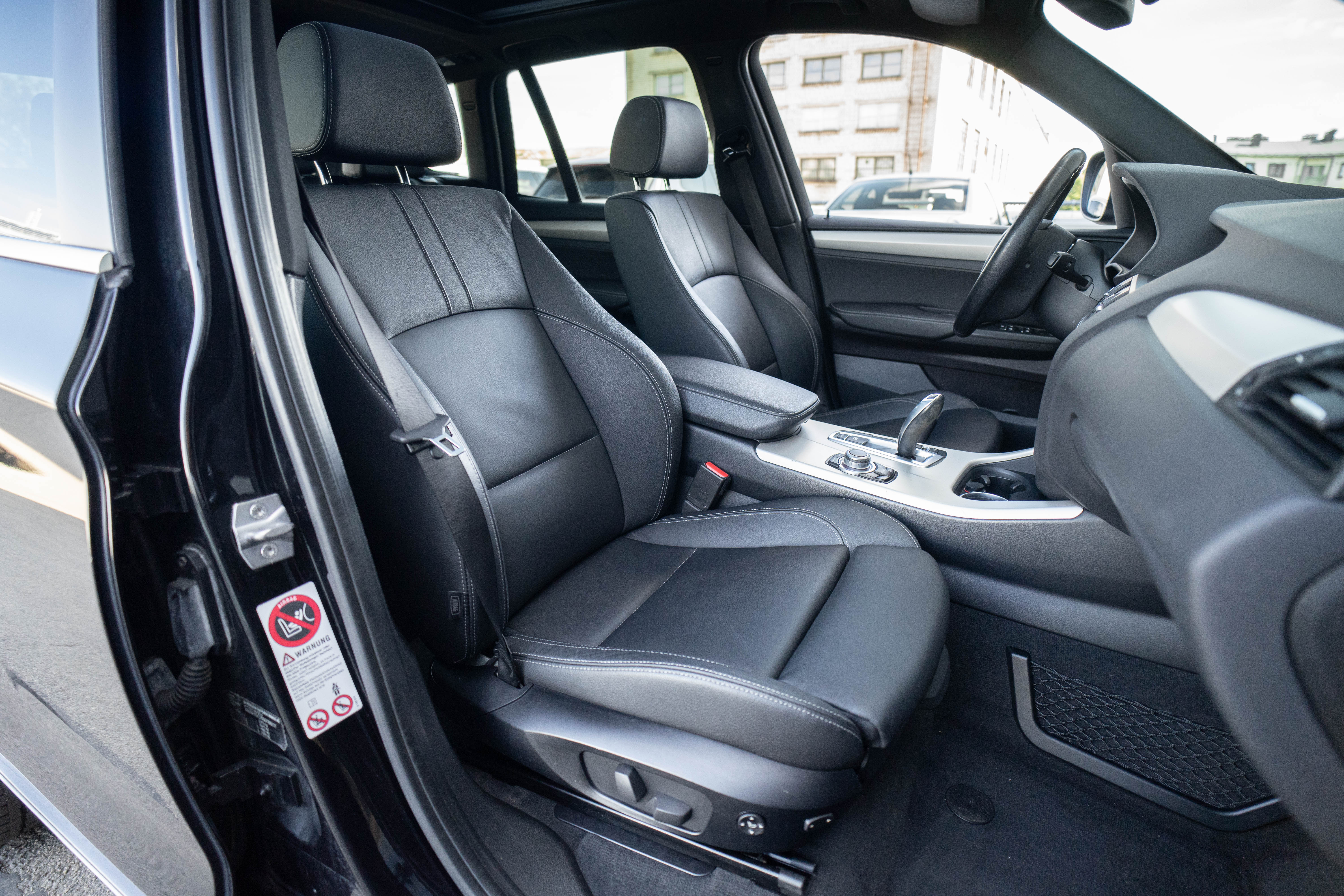 Car image 30