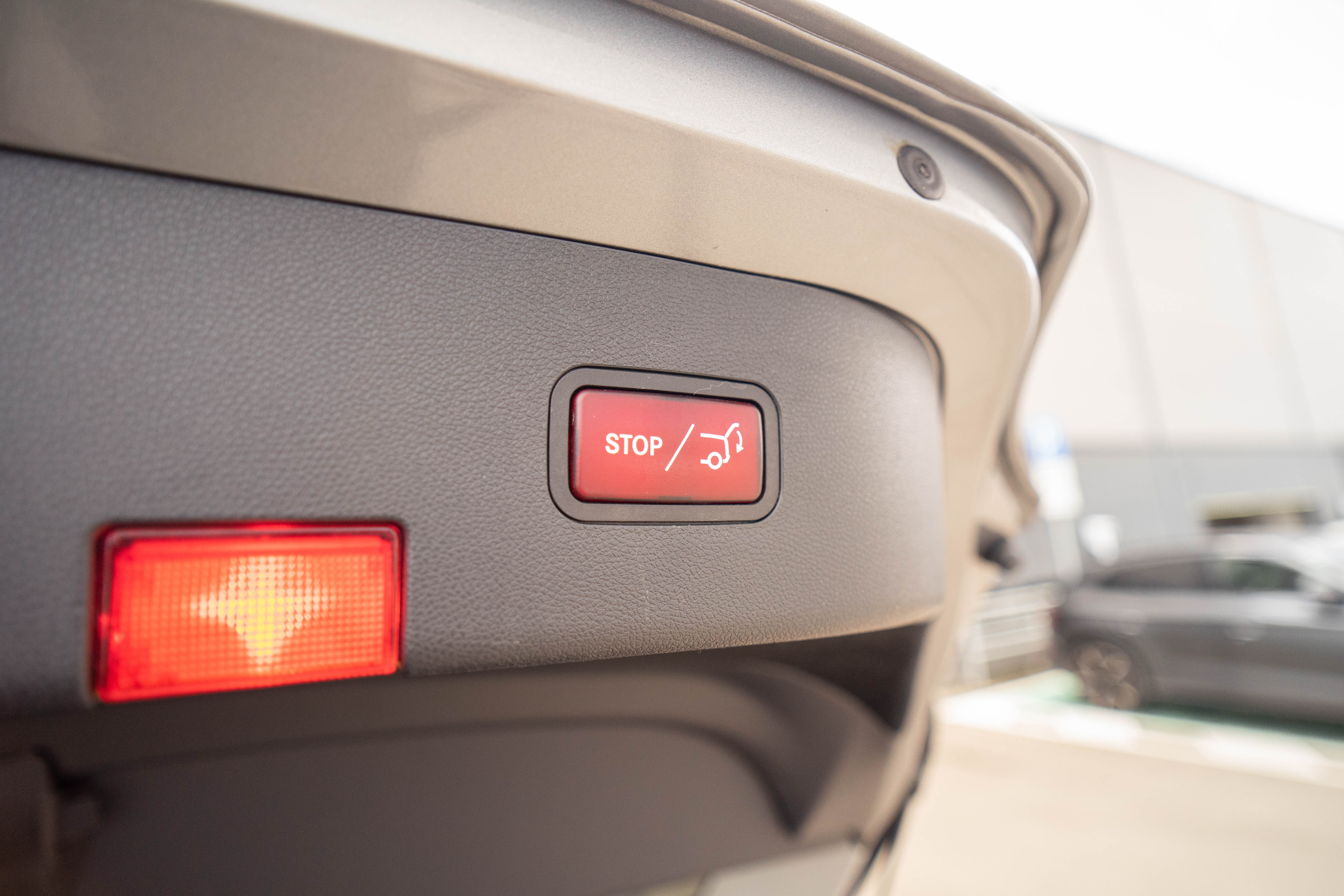 Car image 30