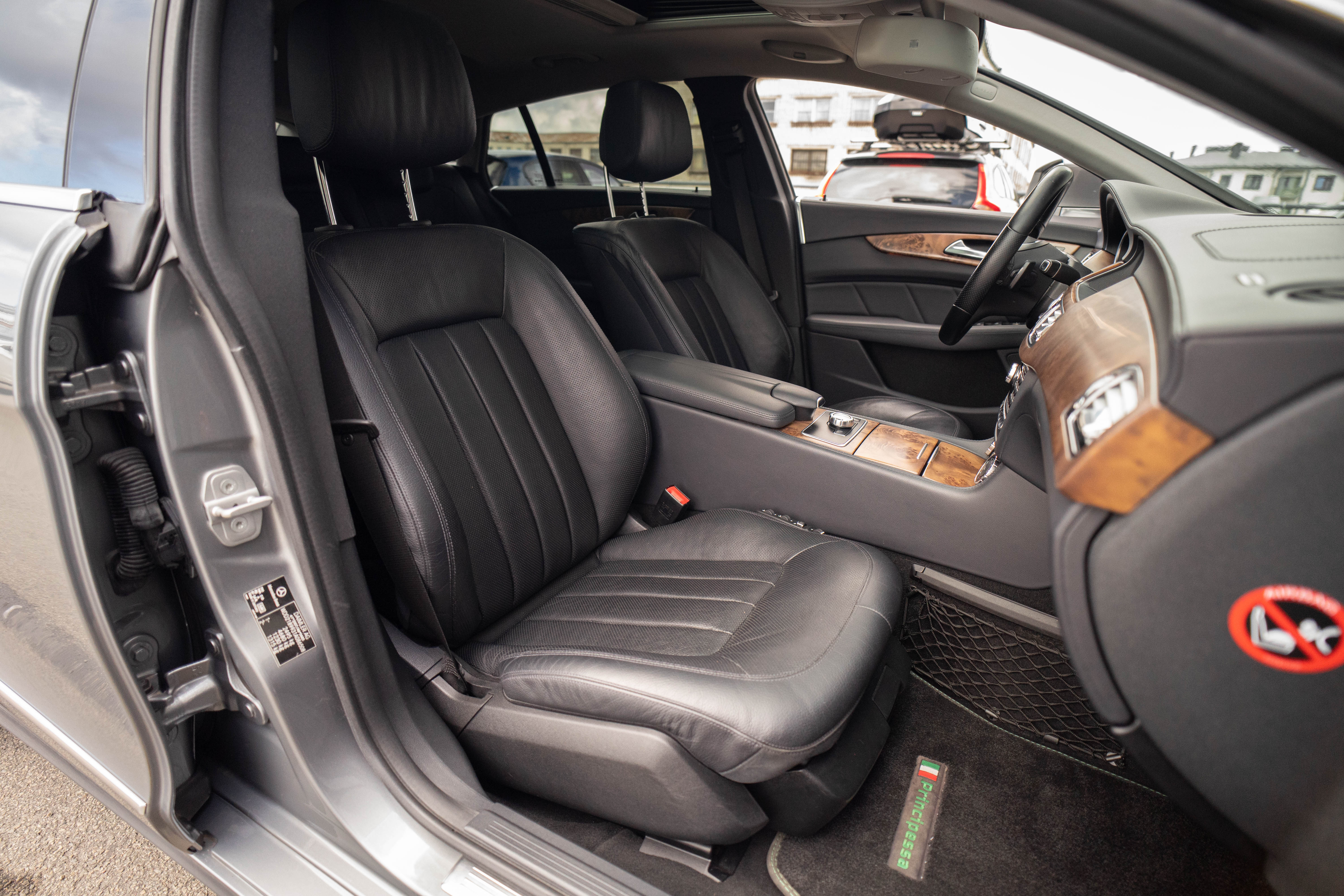 Car image 28