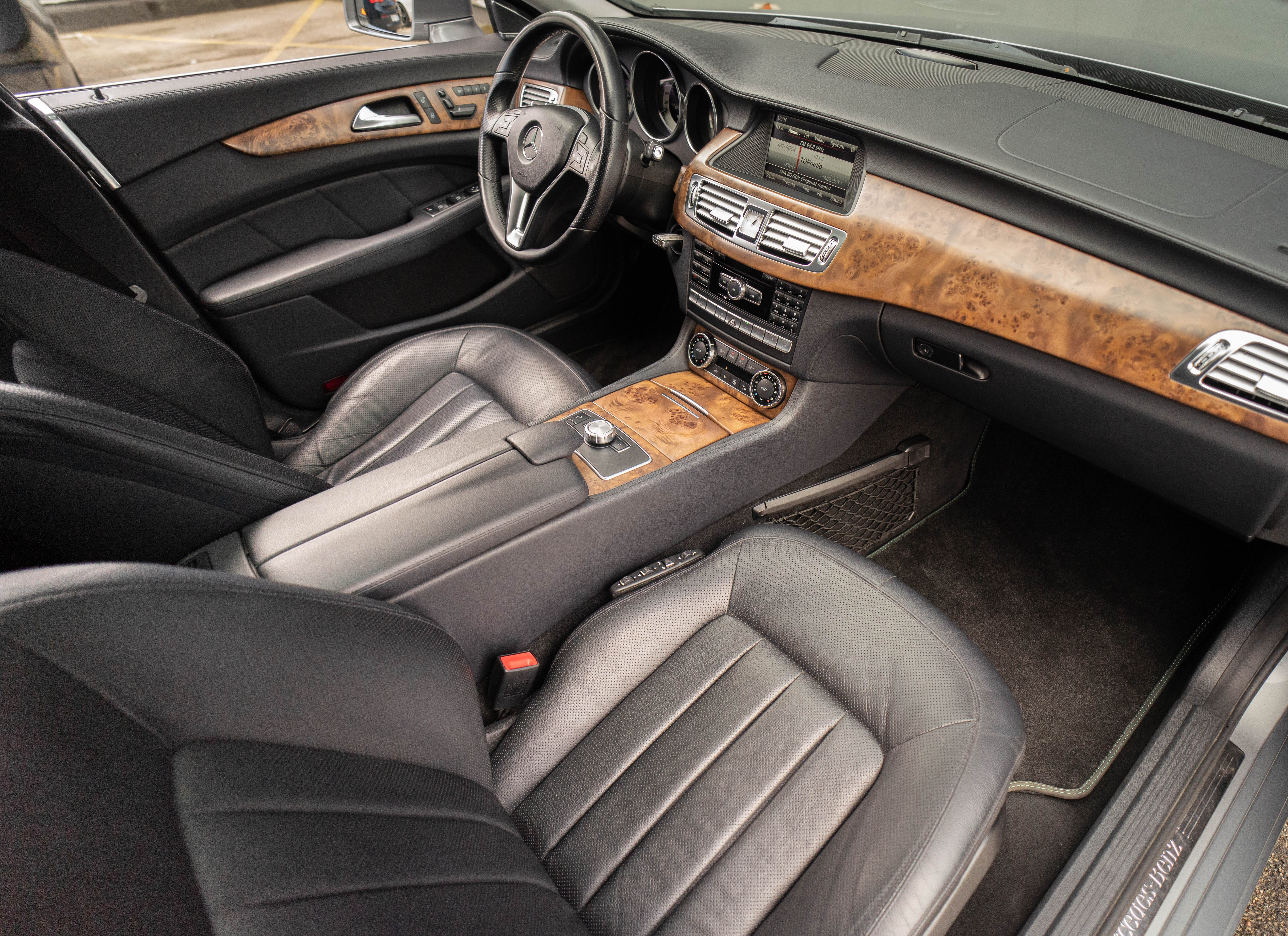 Car image 27