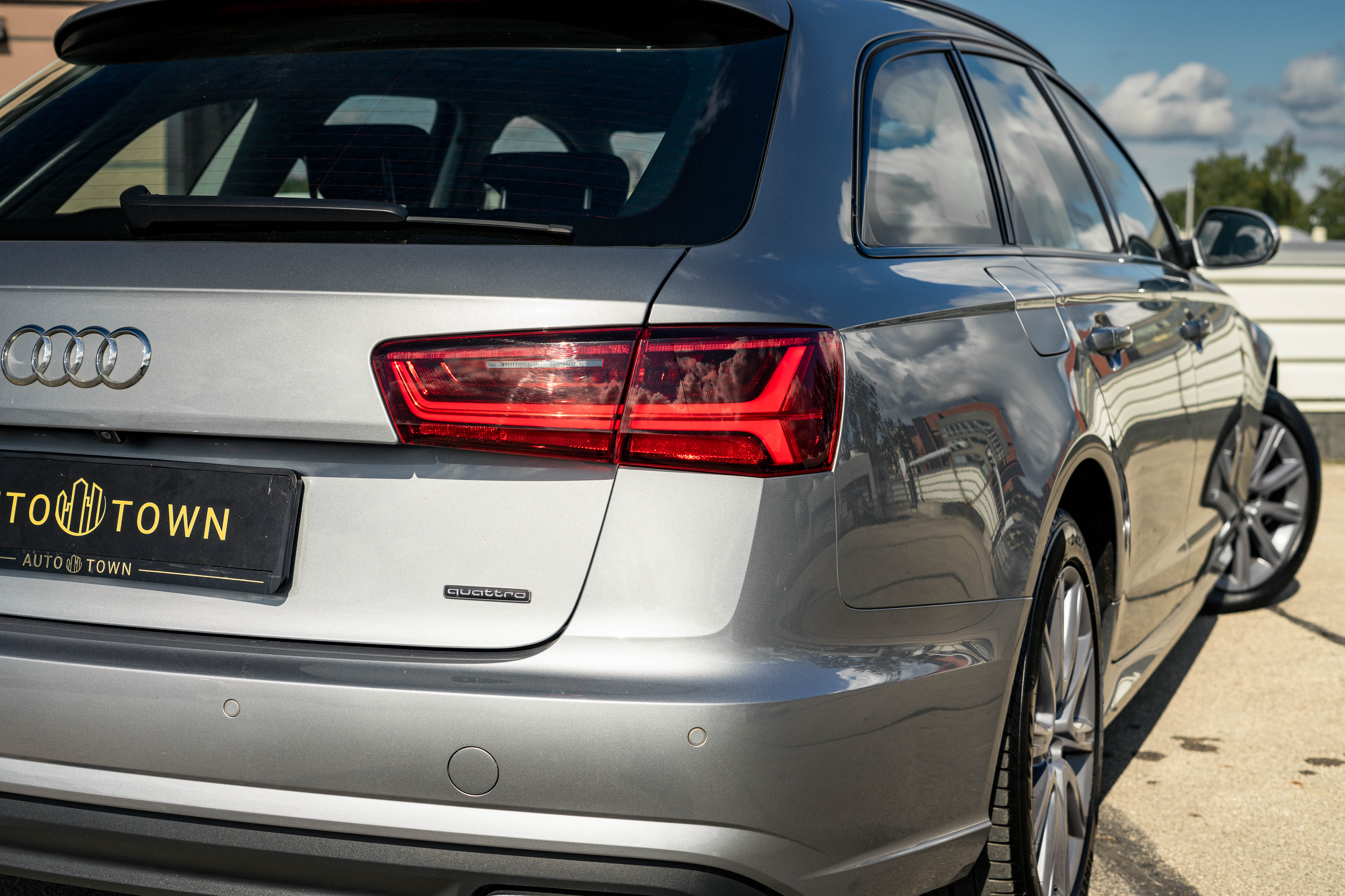 Car image 6