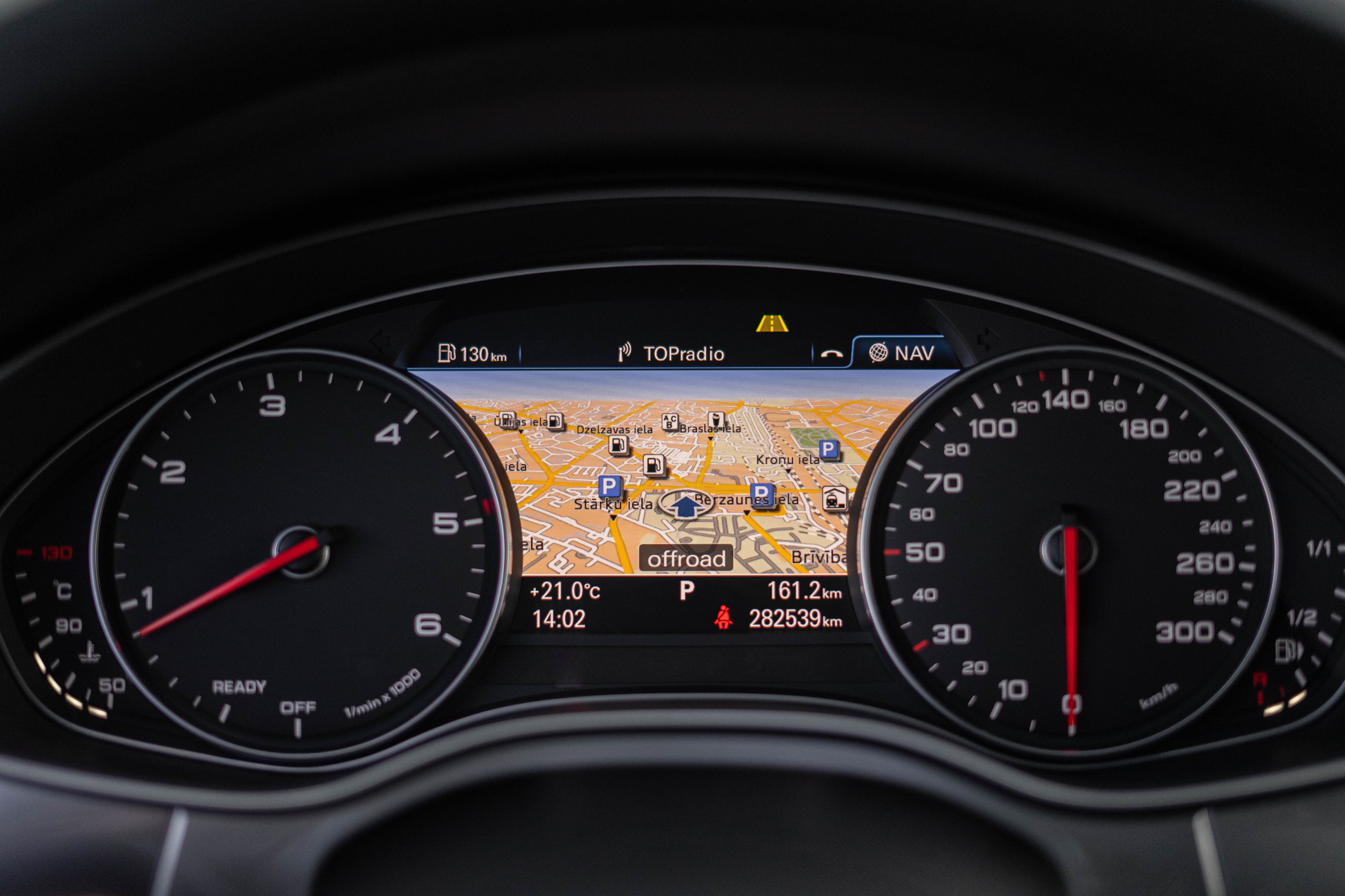 Car image 16