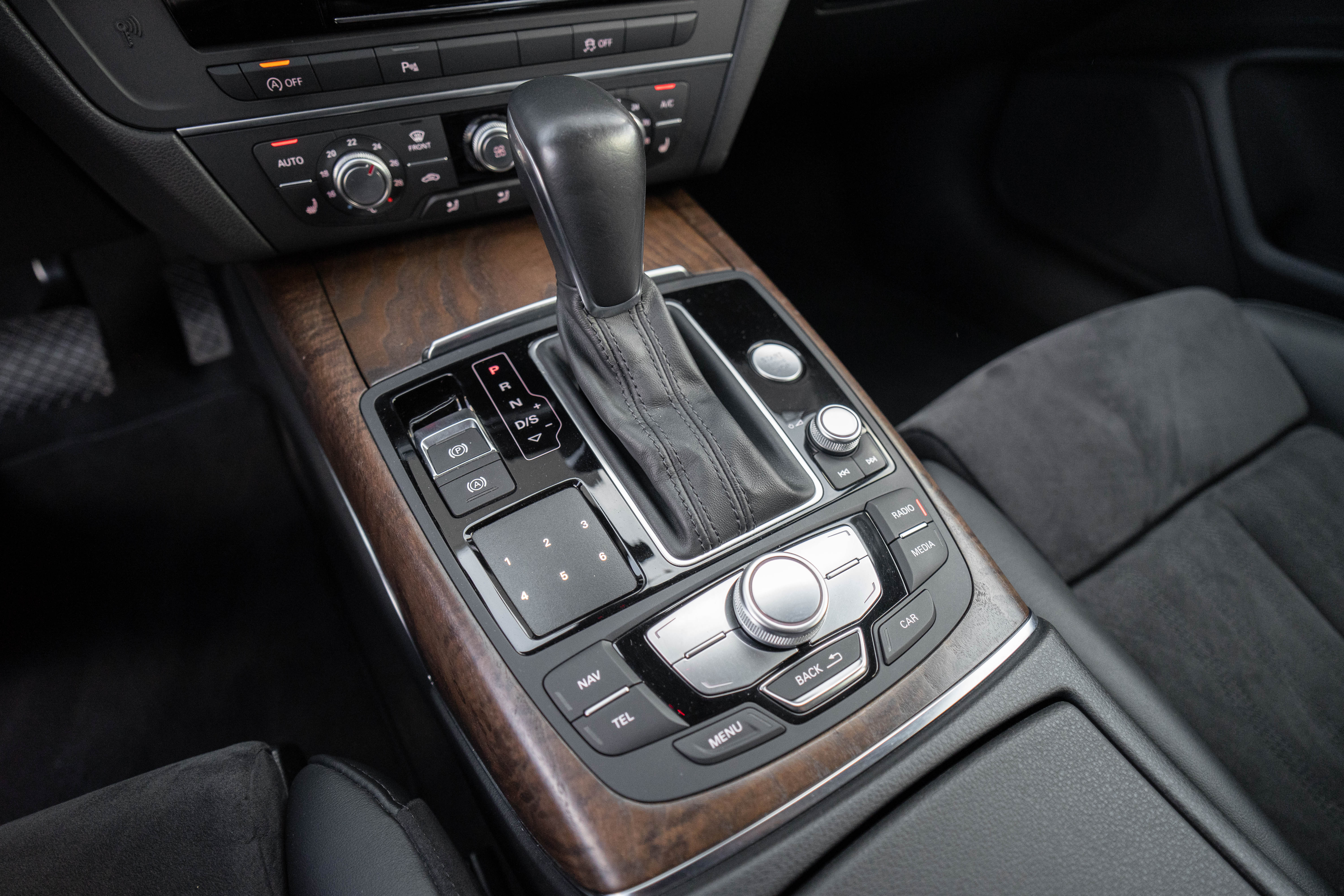 Car image 24