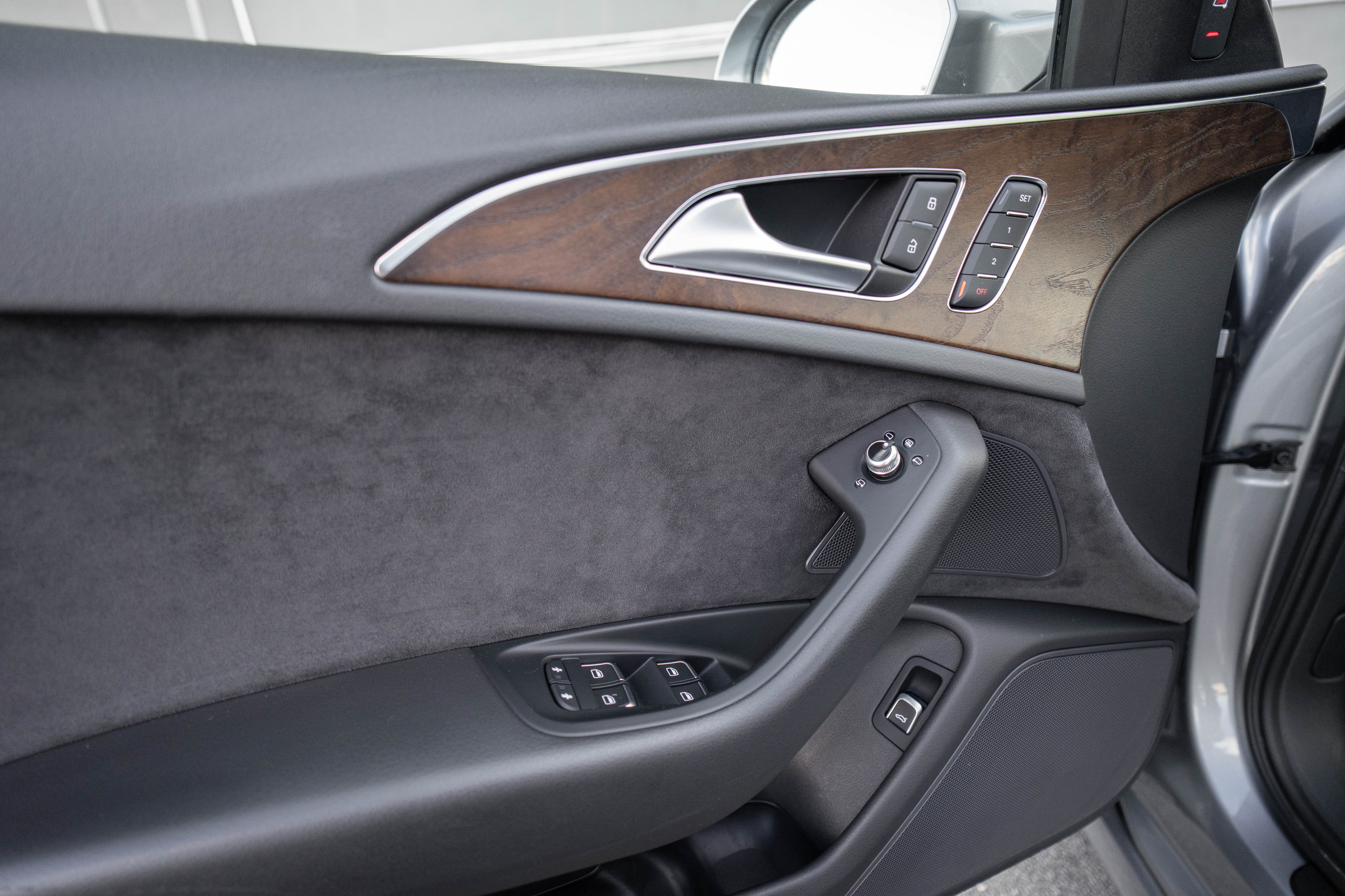 Car image 27