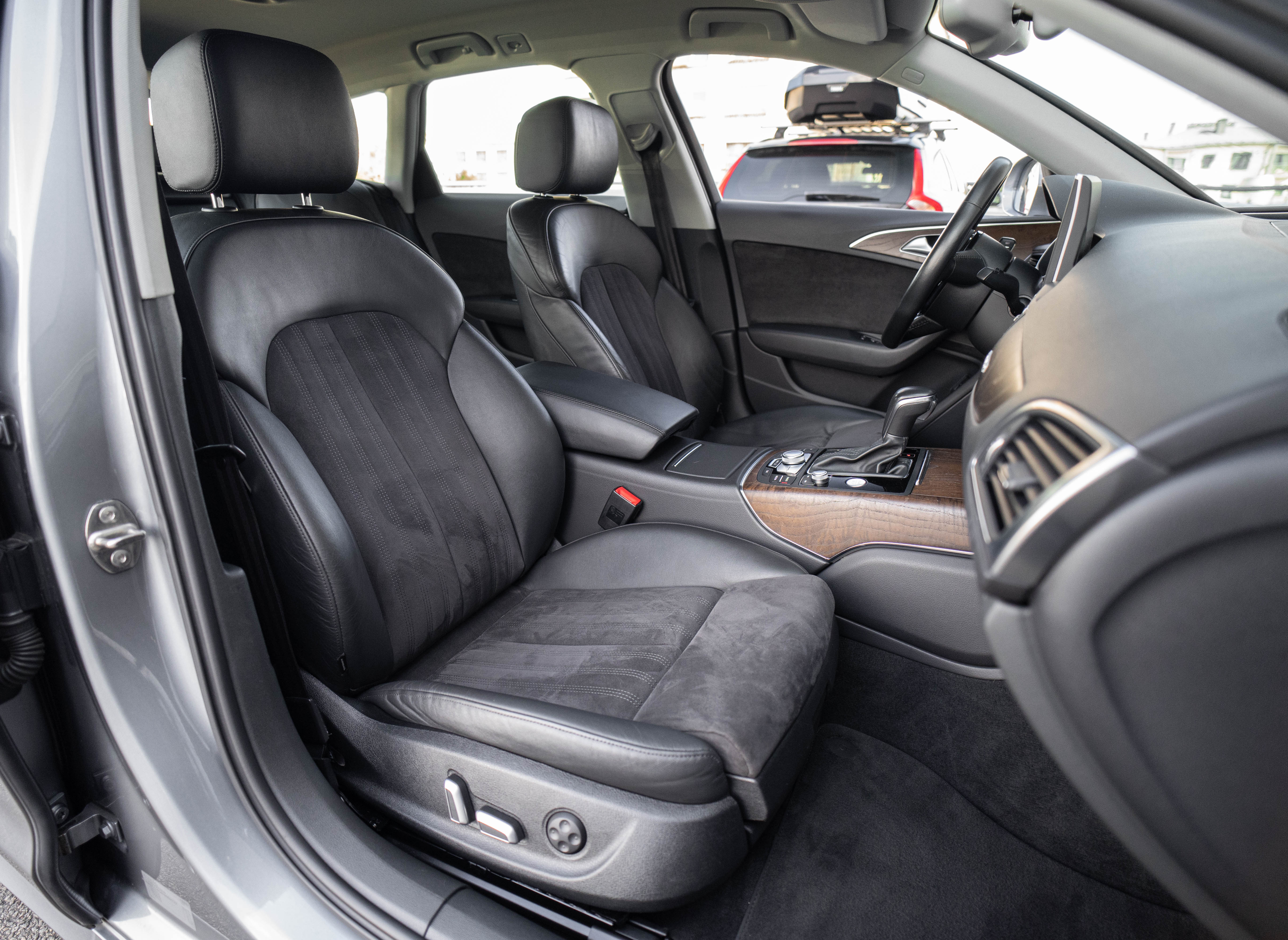 Car image 32