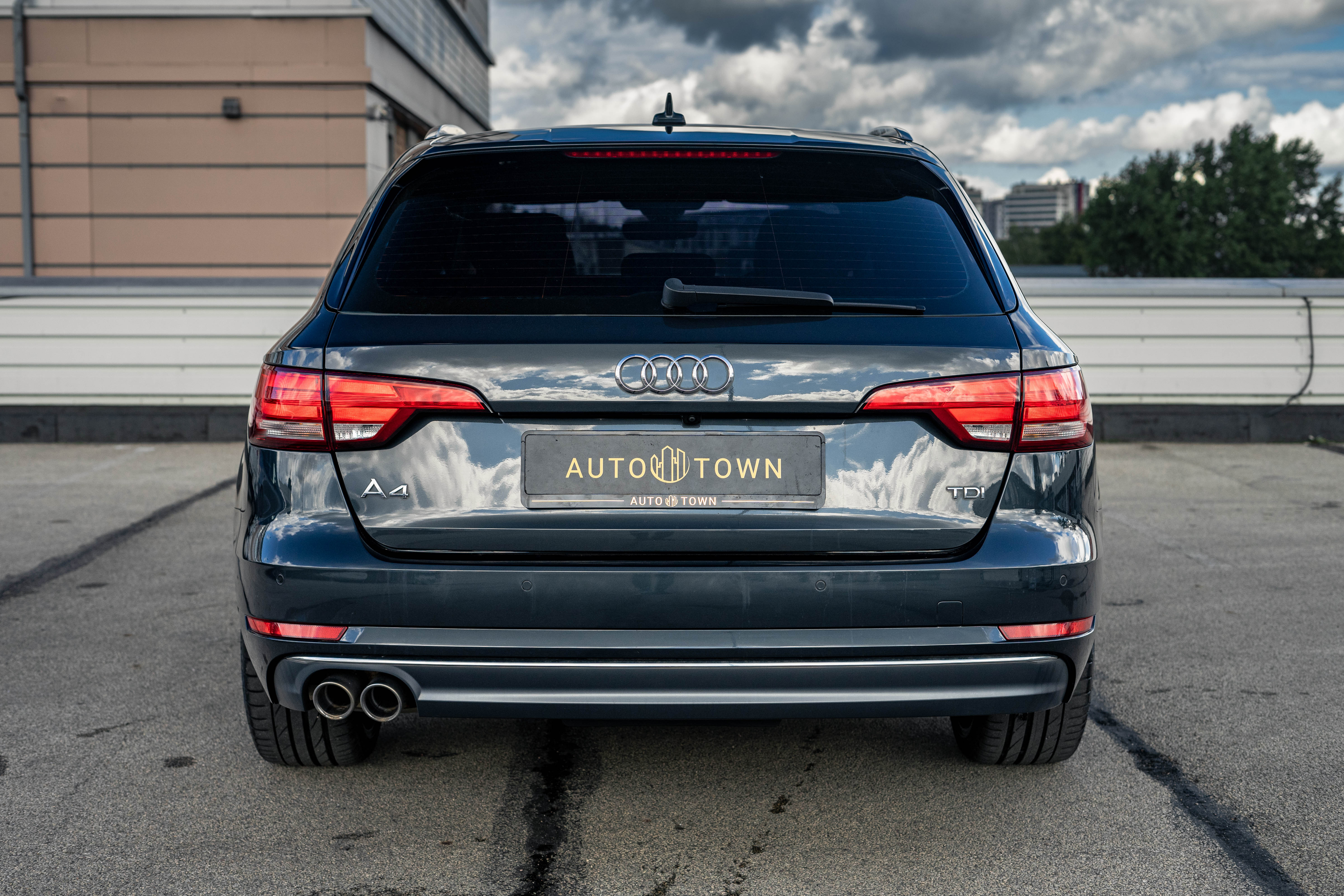 Car image 8