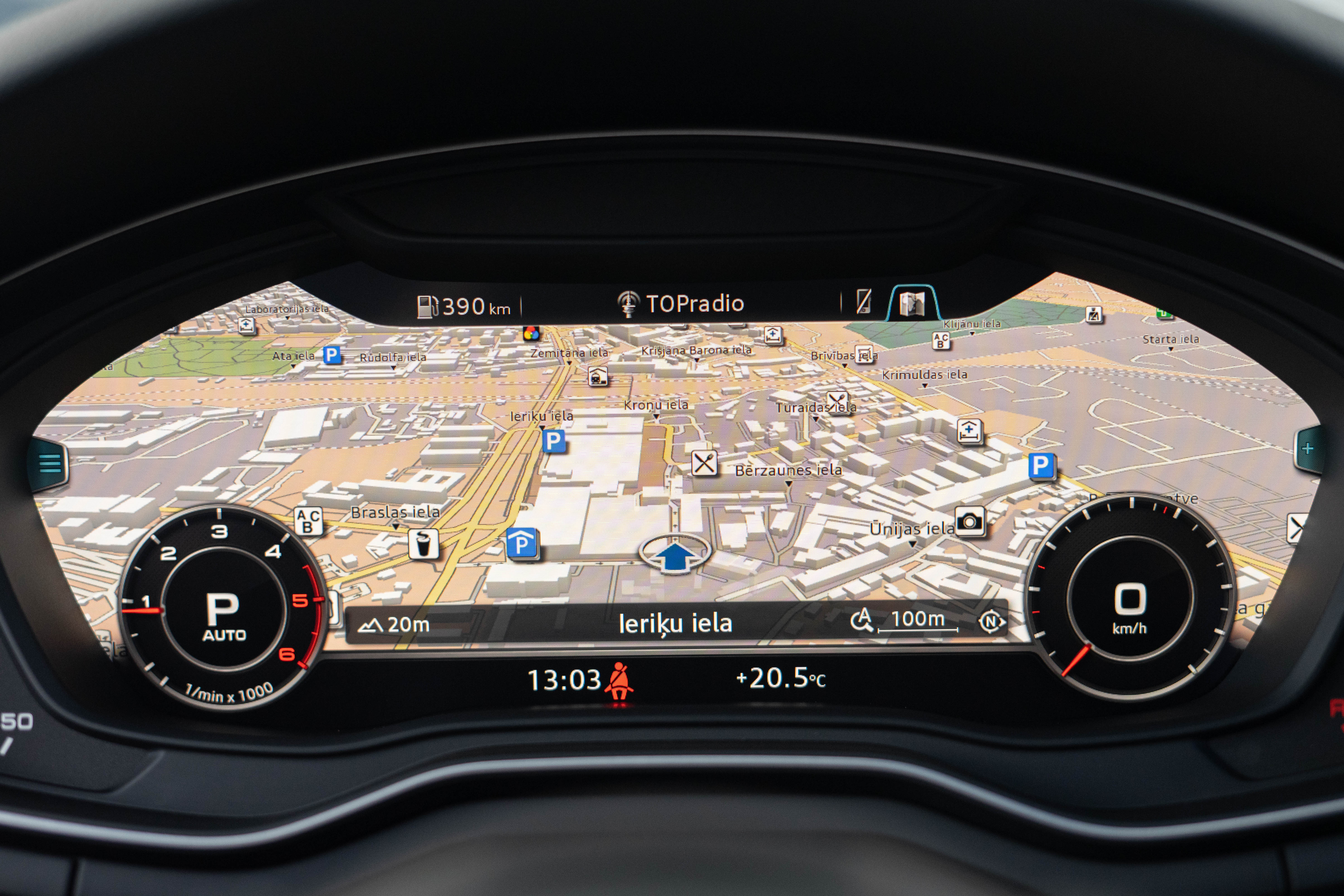 Car image 17