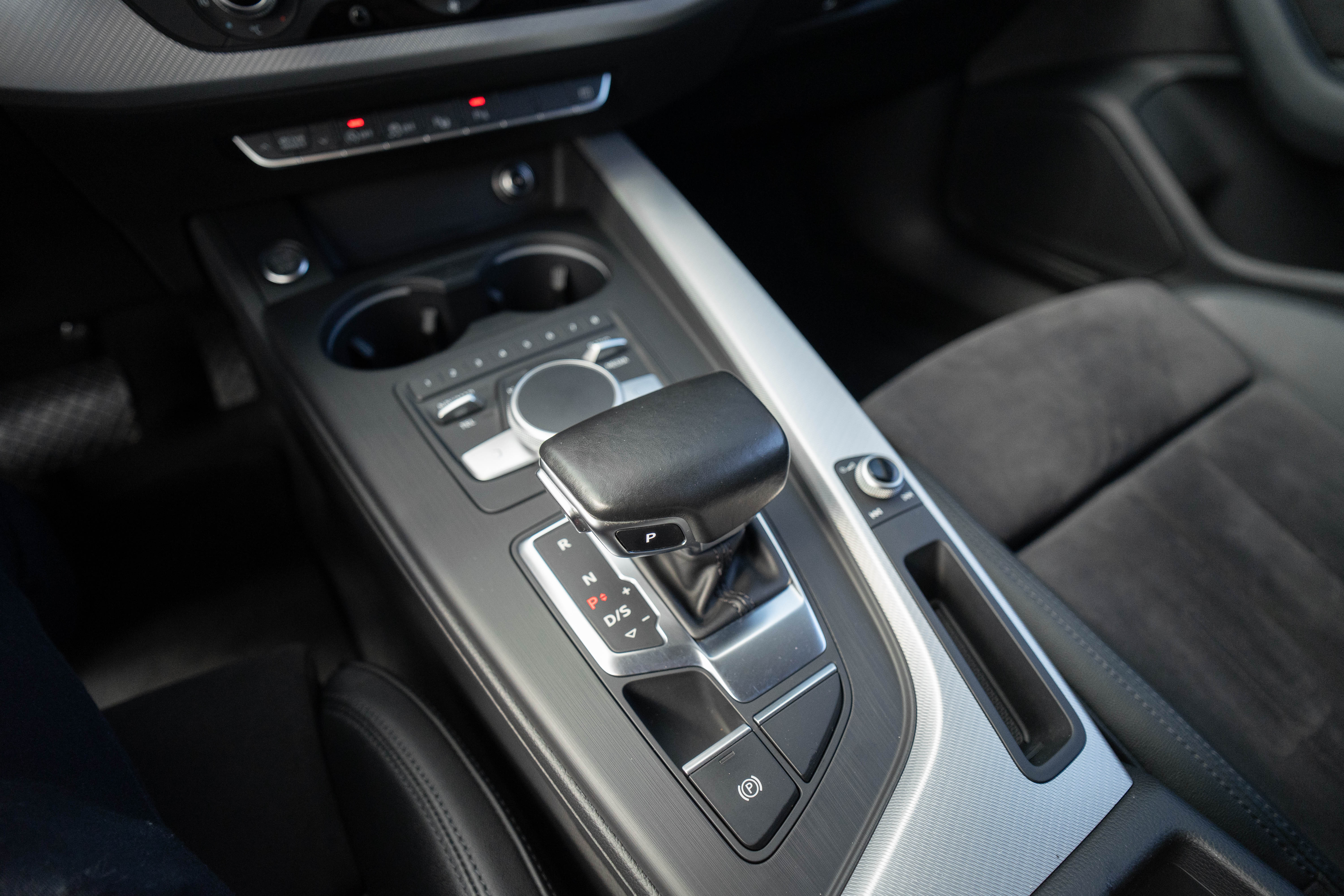 Car image 25