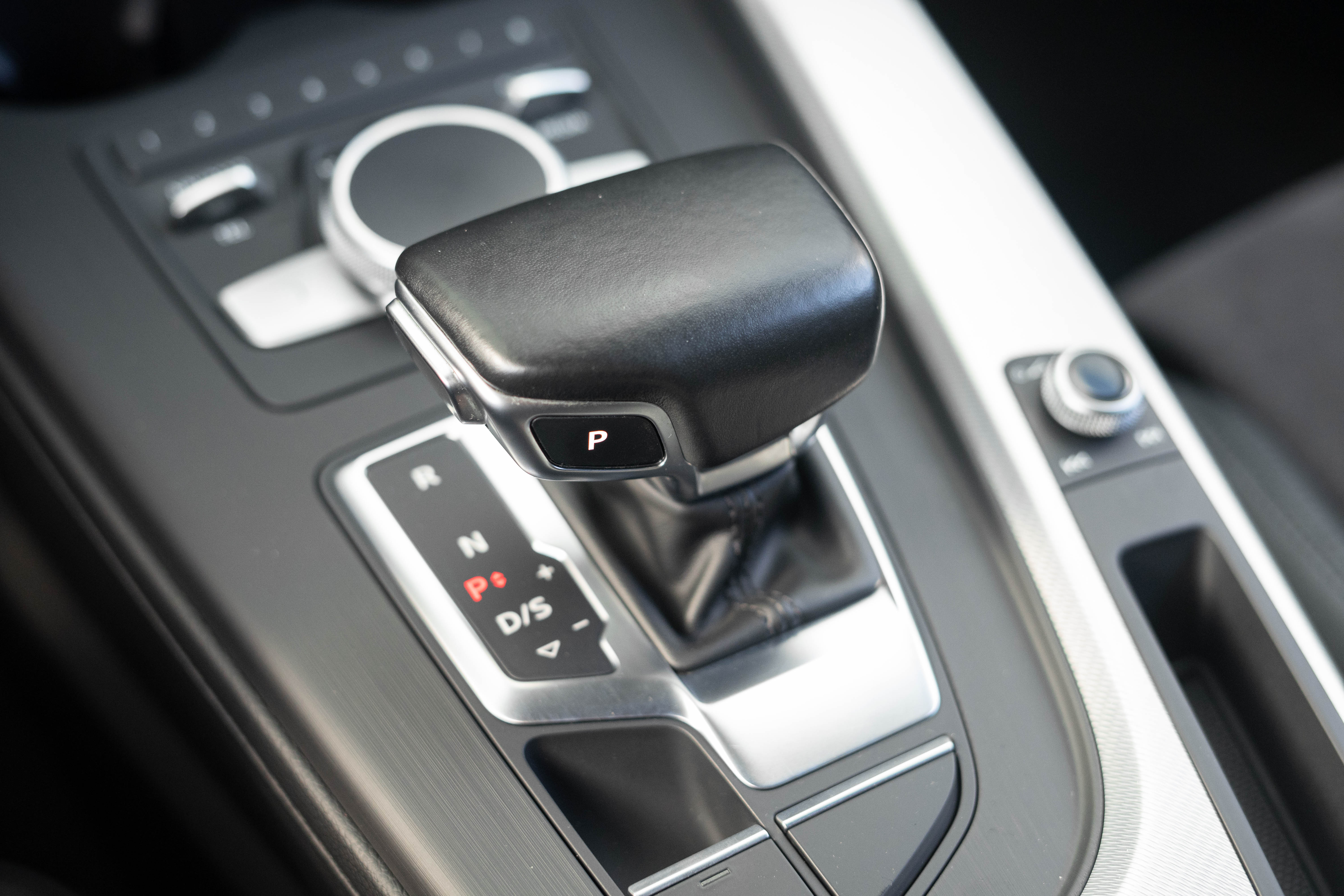 Car image 26
